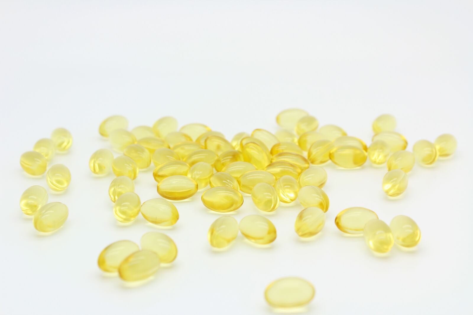 Canon EOS 600D (Rebel EOS T3i / EOS Kiss X5) sample photo. Capsules, fish oil, omega-3 photography
