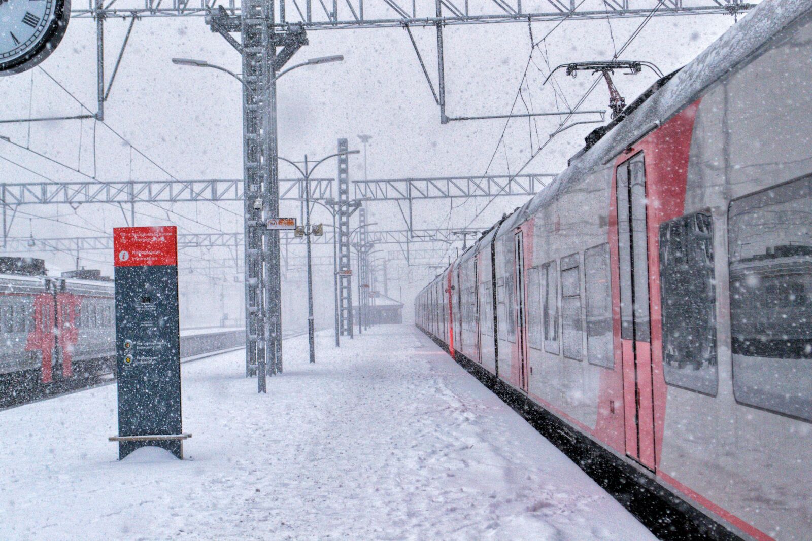 Nikon D3100 sample photo. Winter, snow, platform photography