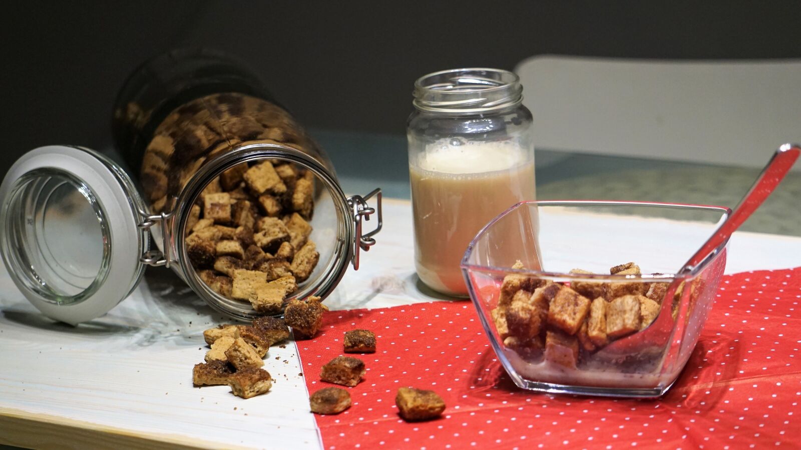 Sony E 55-210mm F4.5-6.3 OSS sample photo. Cinnamon, zimties, breakfast photography