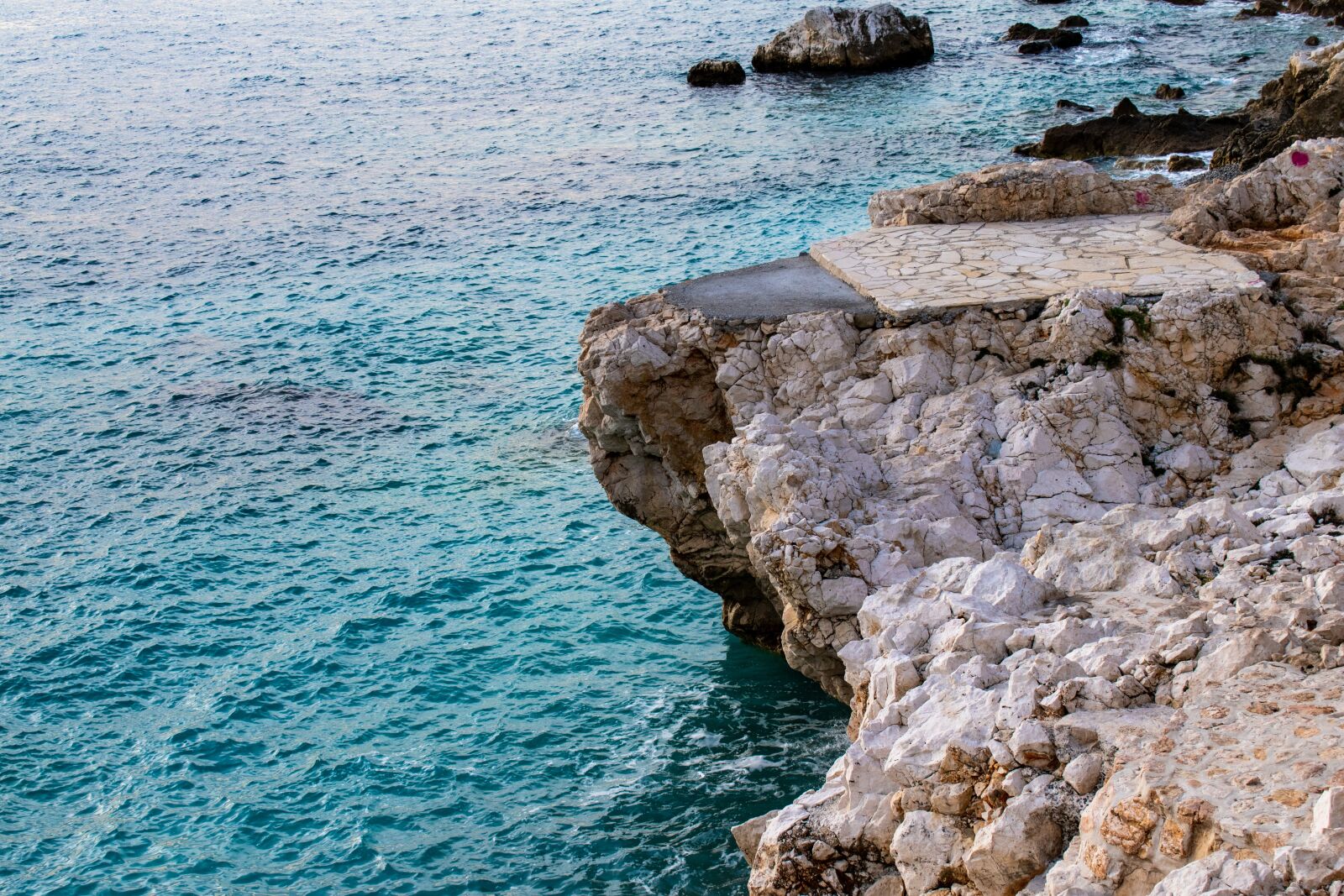 Nikon D5600 sample photo. Sea, rocks, beach photography