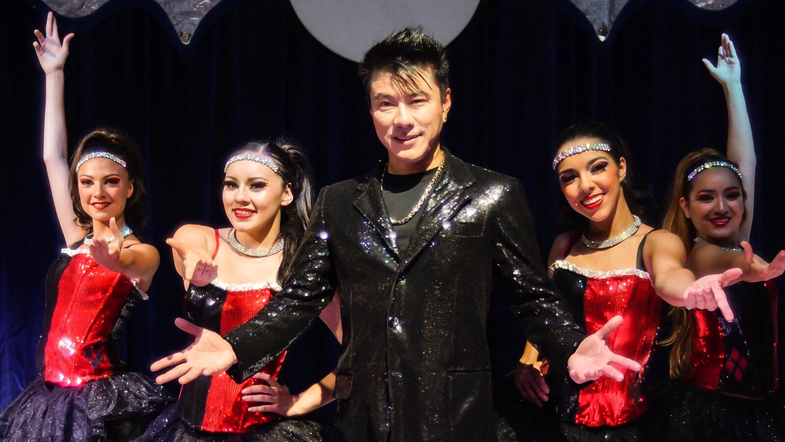 Sony SLT-A37 sample photo. Magician, circus, ladies photography