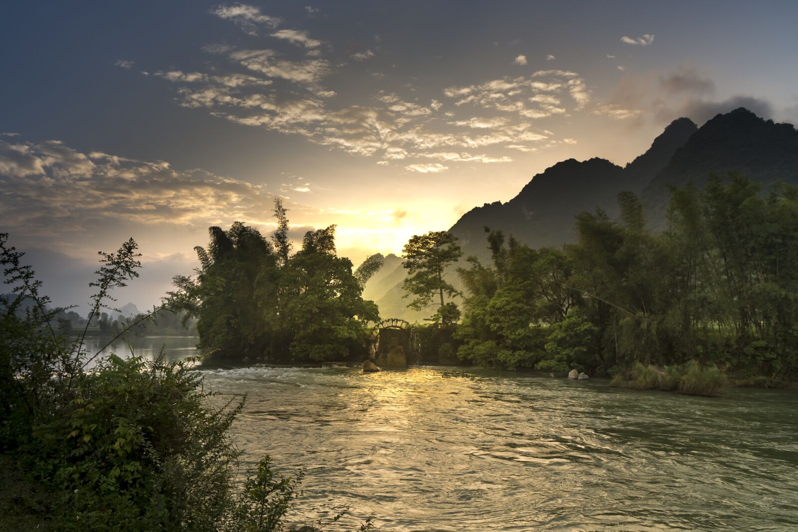 Sony a6500 + Sony Vario-Tessar T* E 16-70mm F4 ZA OSS sample photo. Rivers, river, the landscape photography