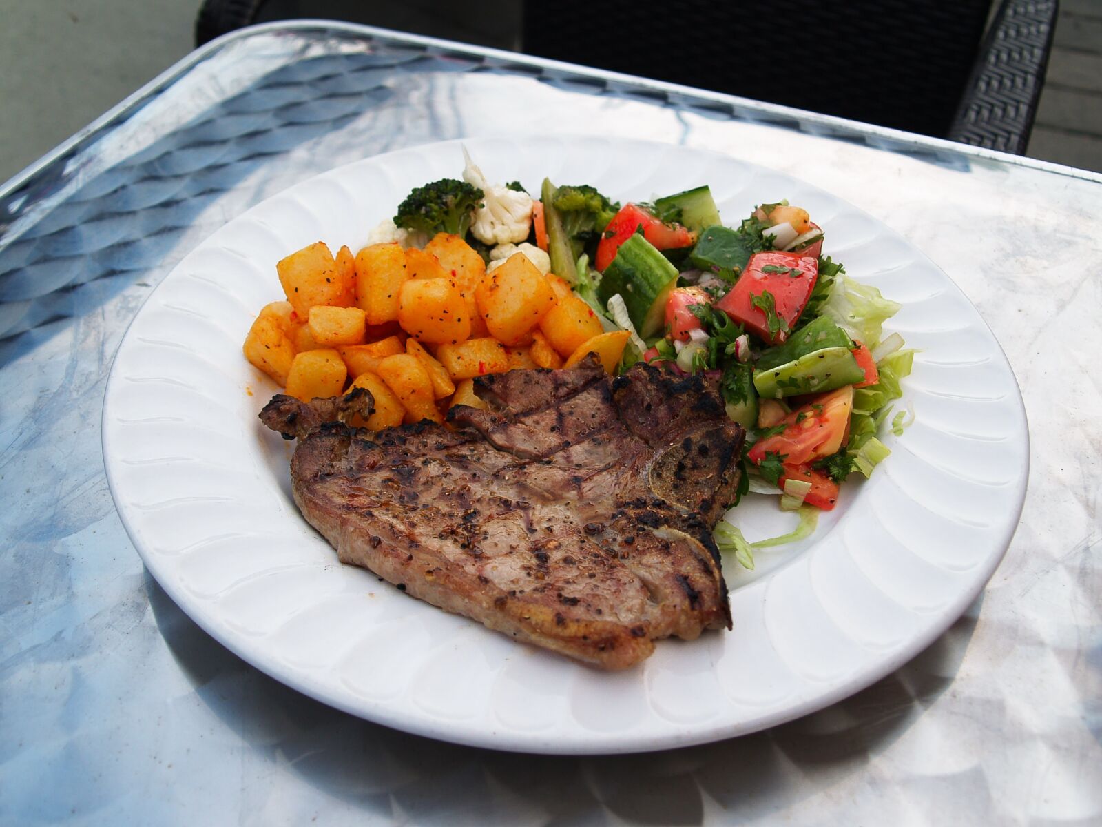 Olympus E-500 (EVOLT E-500) sample photo. Steak, potatoes, food photography