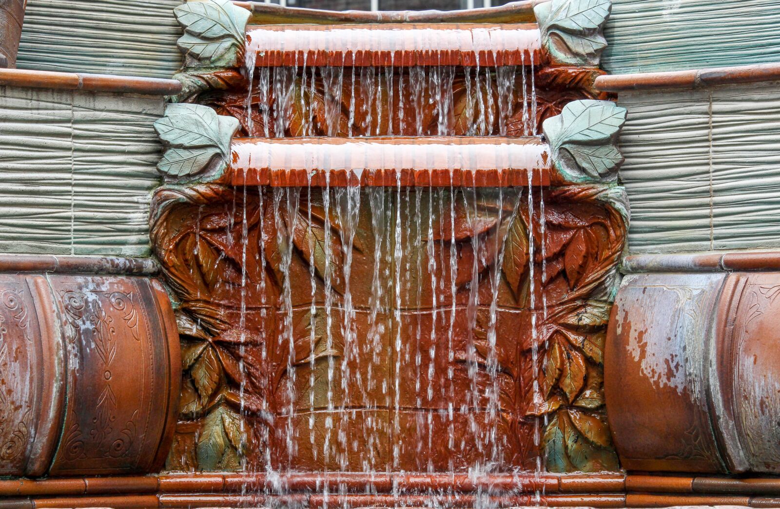 Canon EOS 700D (EOS Rebel T5i / EOS Kiss X7i) sample photo. Fountain, metal, water photography