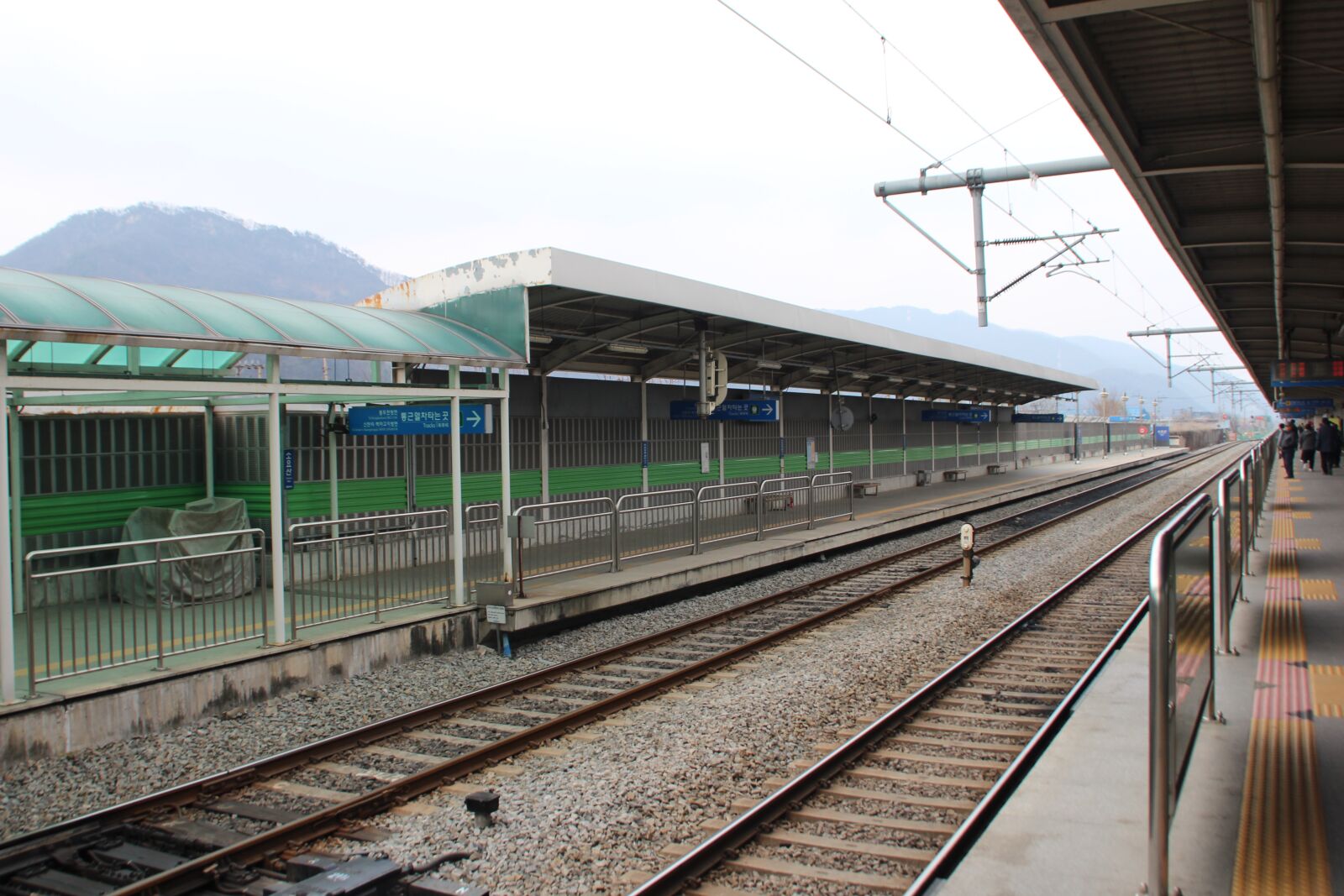 Canon EOS 600D (Rebel EOS T3i / EOS Kiss X5) sample photo. Korea, railway, line photography
