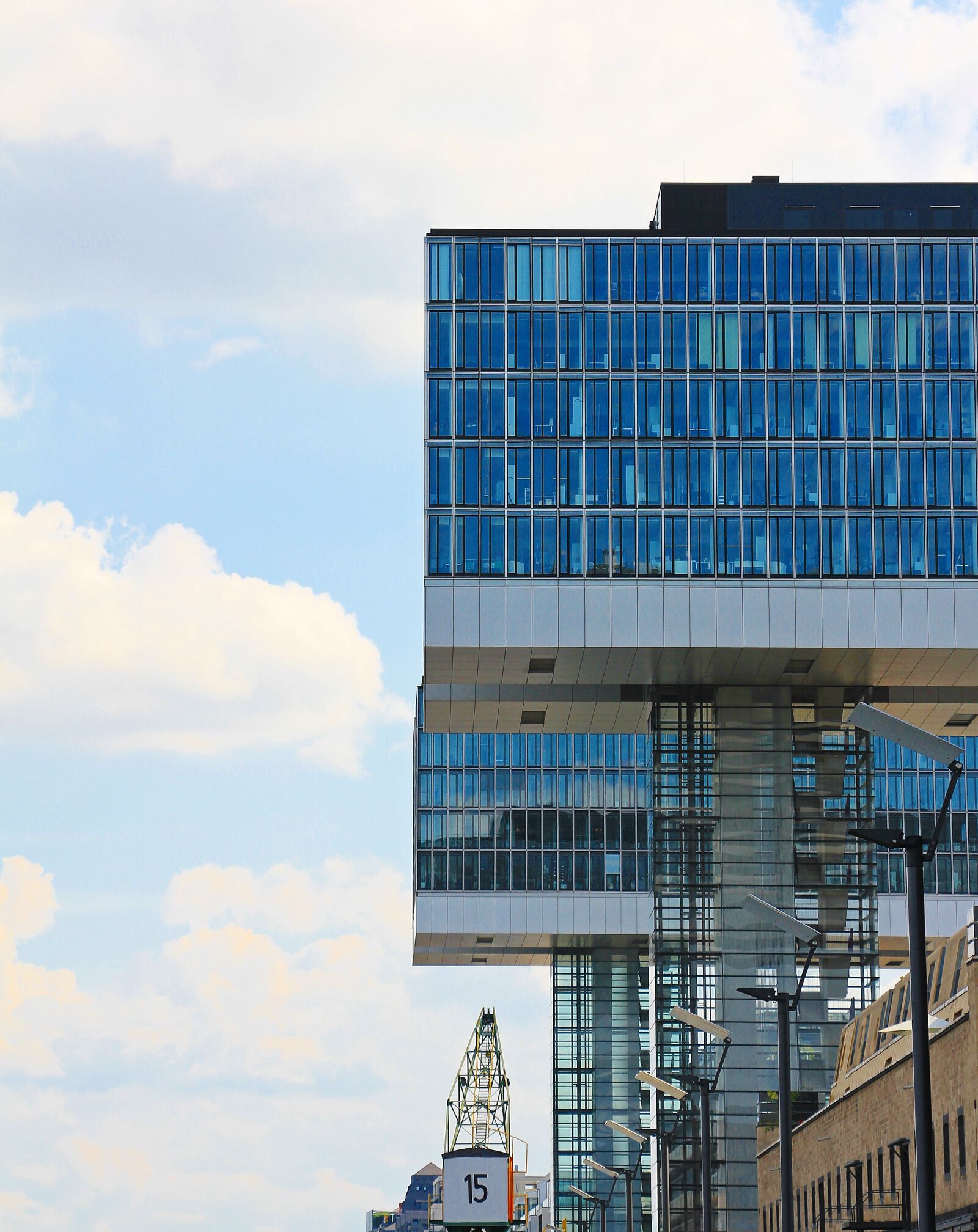 Canon EOS 550D (EOS Rebel T2i / EOS Kiss X4) sample photo. Crane homes, architecture, cologne photography
