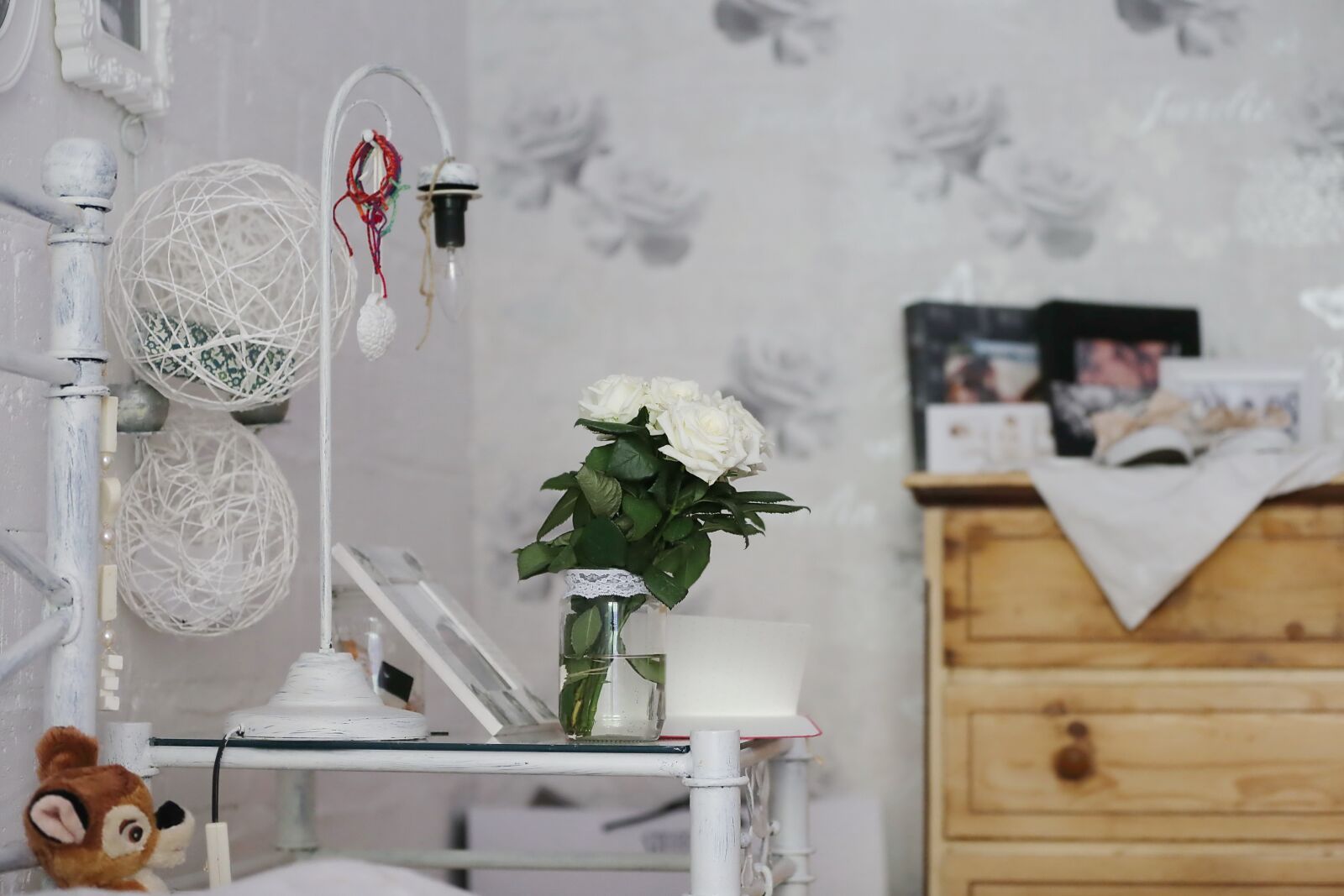 Canon EOS 6D + Canon EF 70-200mm F2.8L IS II USM sample photo. Bedroom, vintage, elegant, bed photography