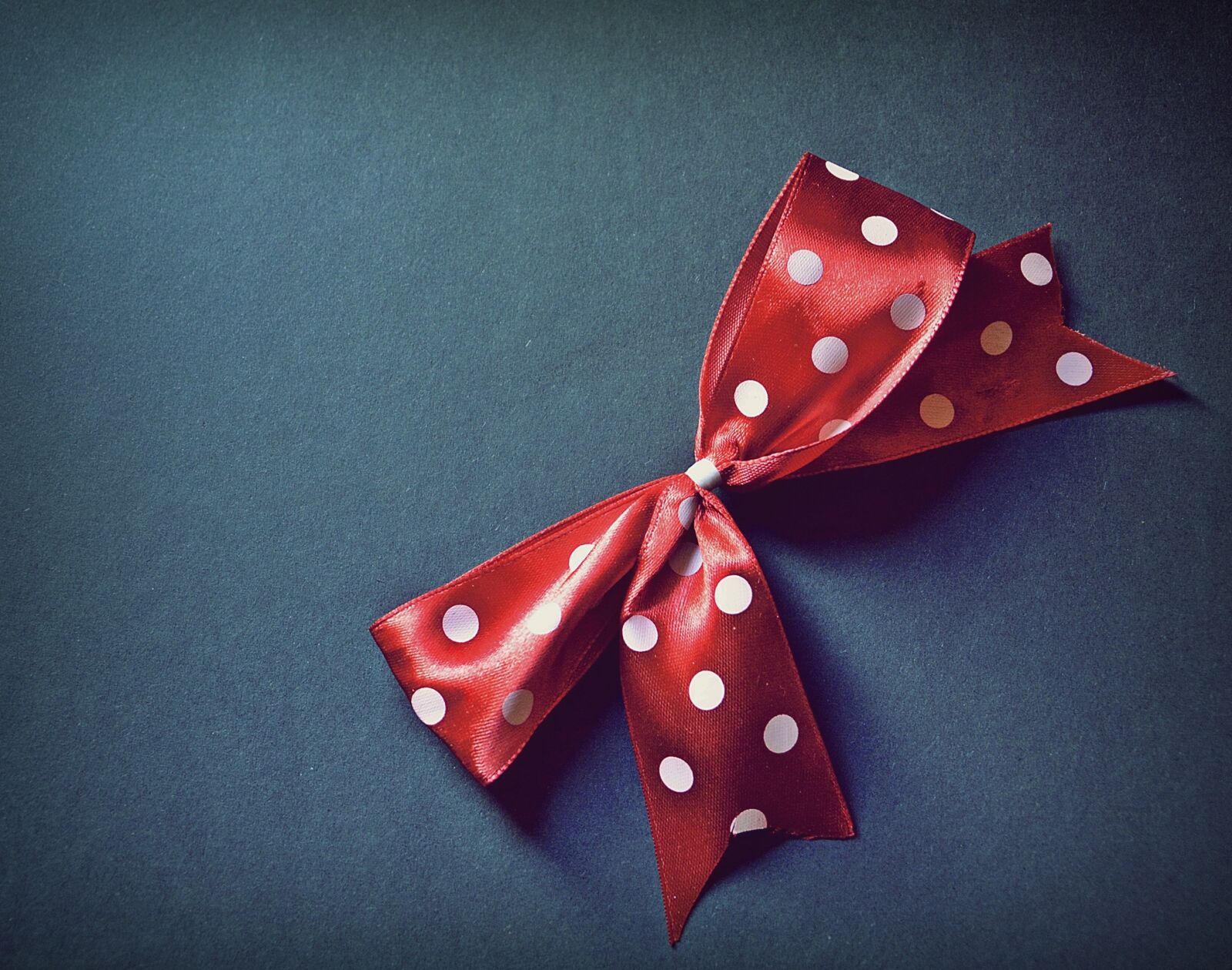 Nikon D7100 sample photo. Bow, polka dots, red photography