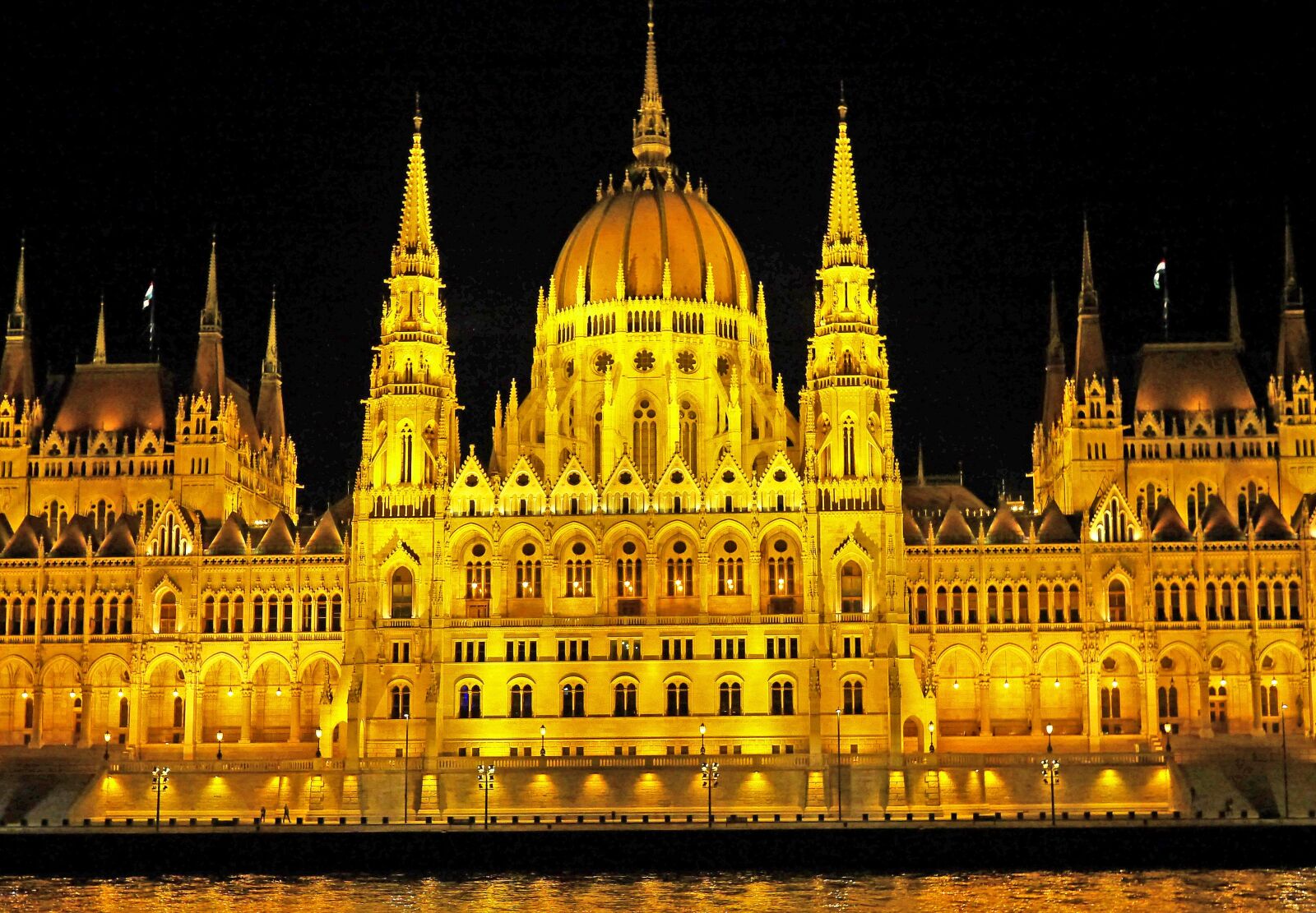 Panasonic Lumix DMC-GH3 sample photo. Budapest at night, parliament photography