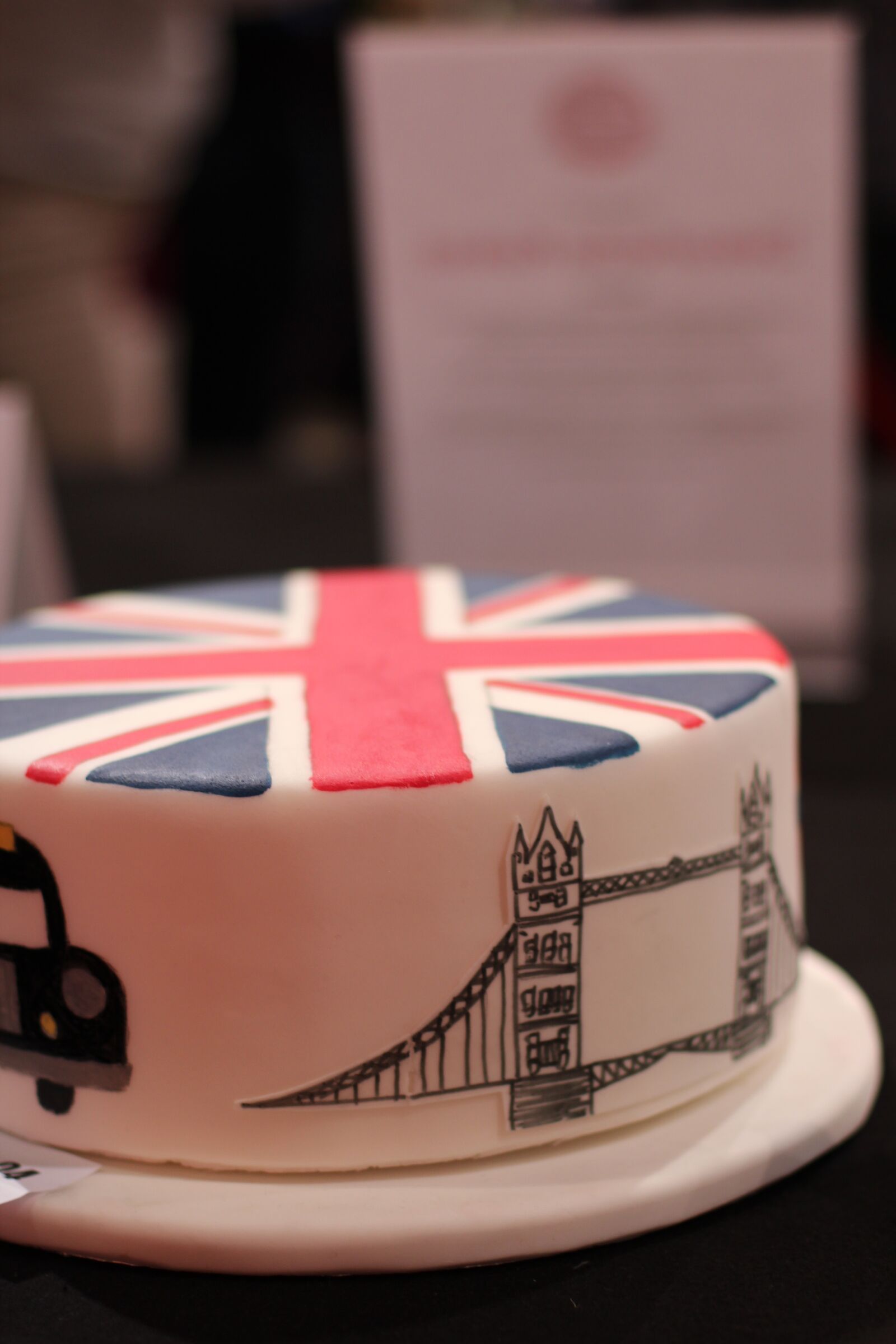 Canon EOS 600D (Rebel EOS T3i / EOS Kiss X5) + Canon EF 50mm F1.4 USM sample photo. Cake, london, großbritanien photography