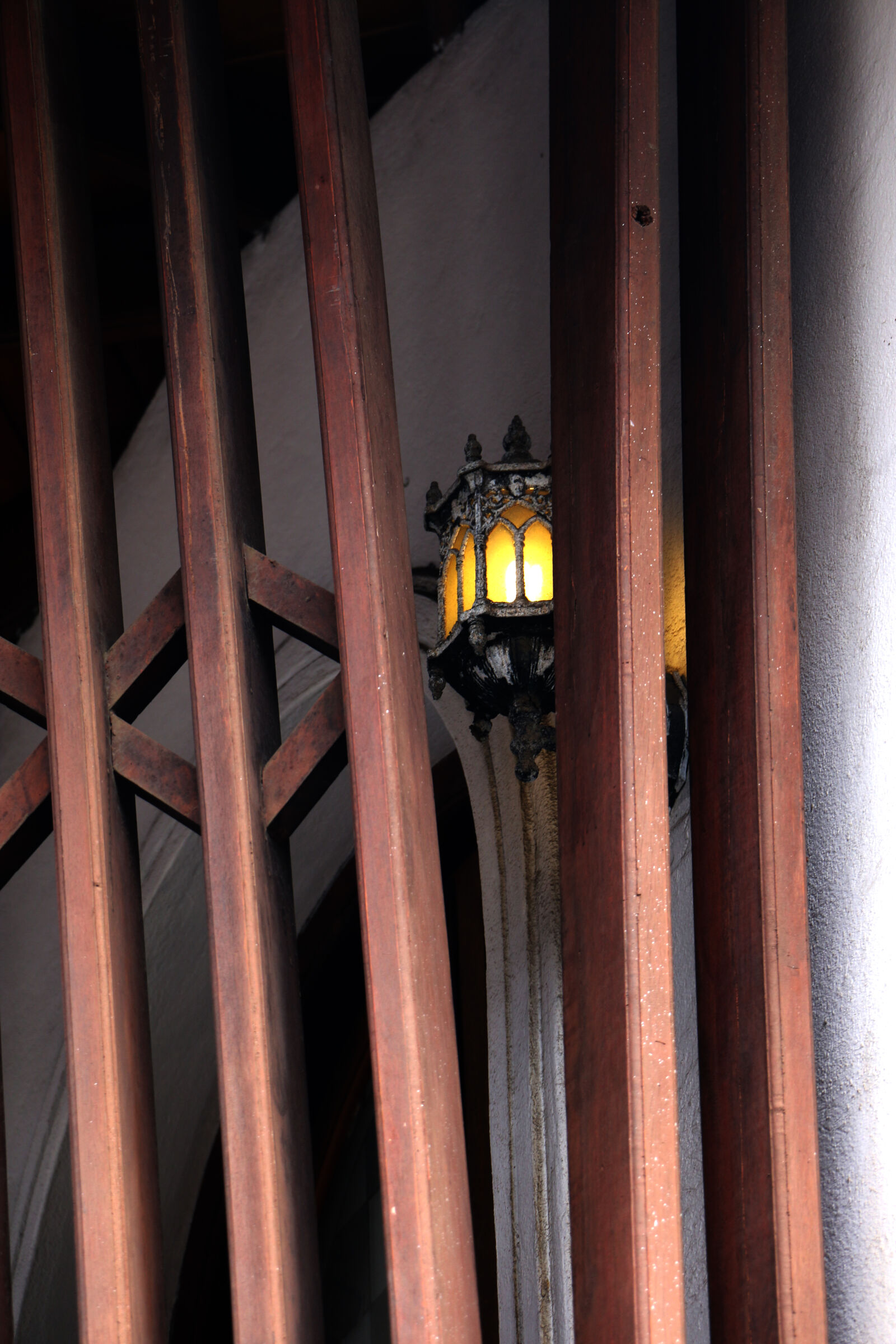 Canon EOS 70D sample photo. Dark, light, lamp, lamp photography