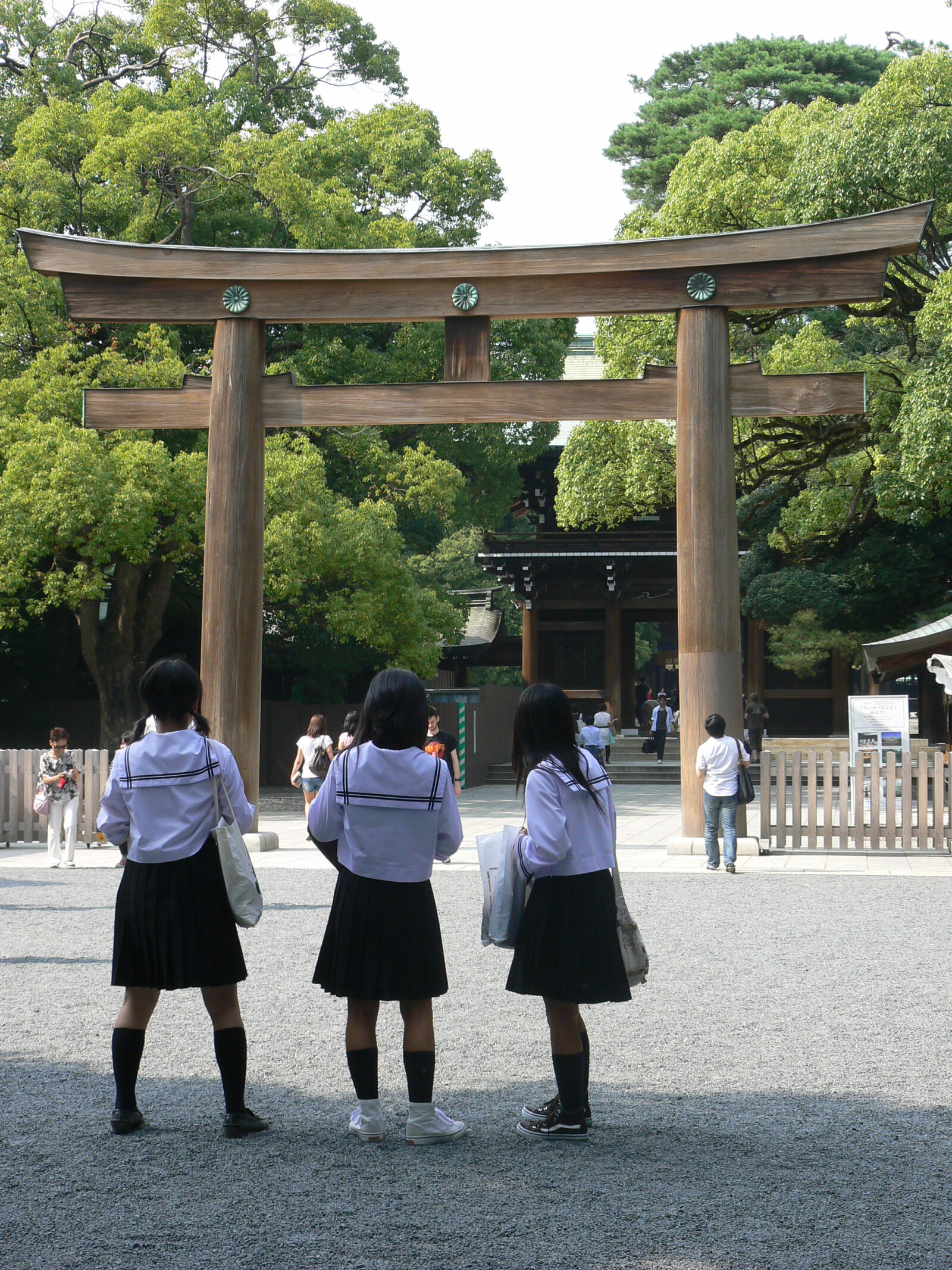 Panasonic DMC-FZ7 sample photo. Girls, japan, school, tori photography