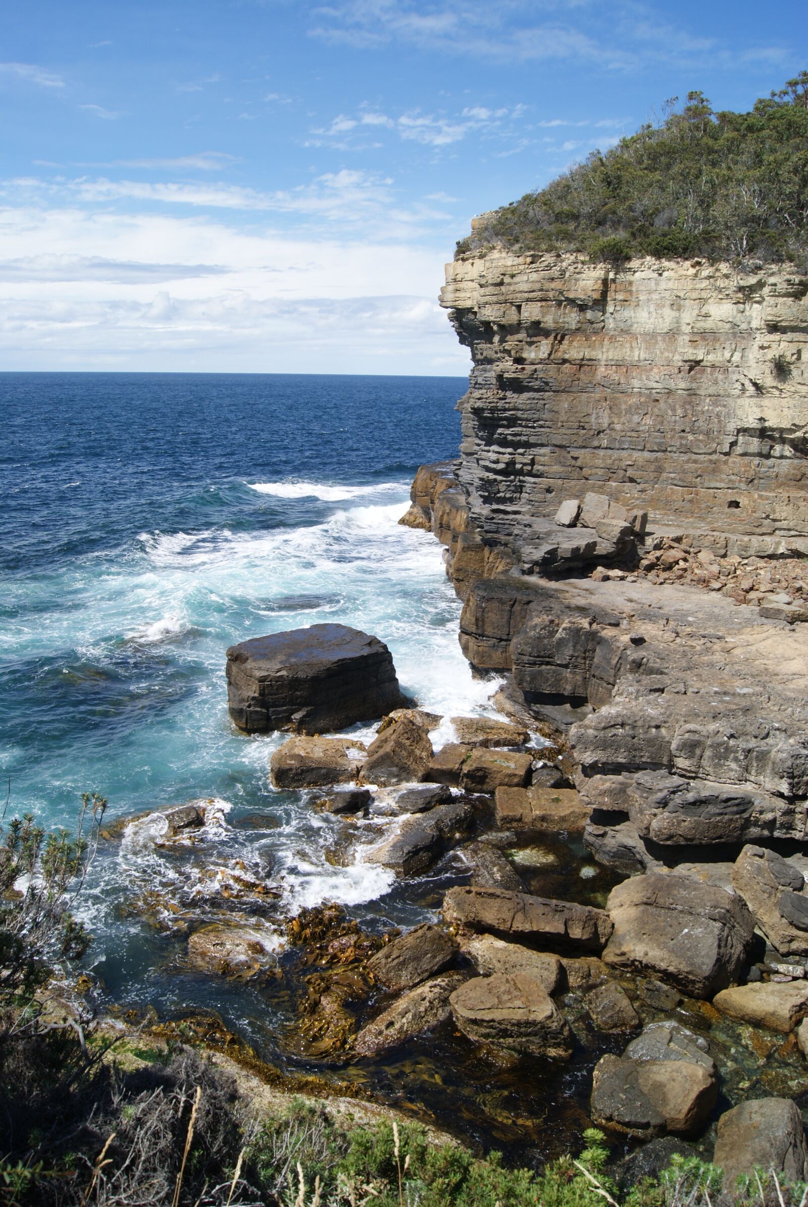 Sony Alpha DSLR-A230 sample photo. Ocean, coast, rock photography