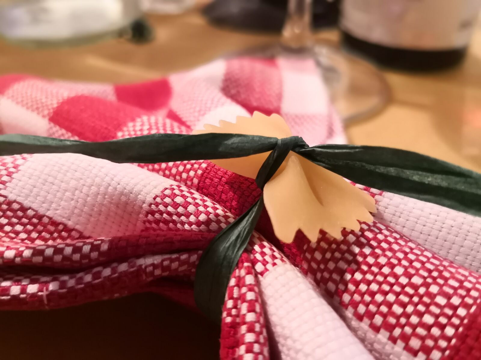 HUAWEI Mate 10 Pro sample photo. Napkin, table, lunch photography