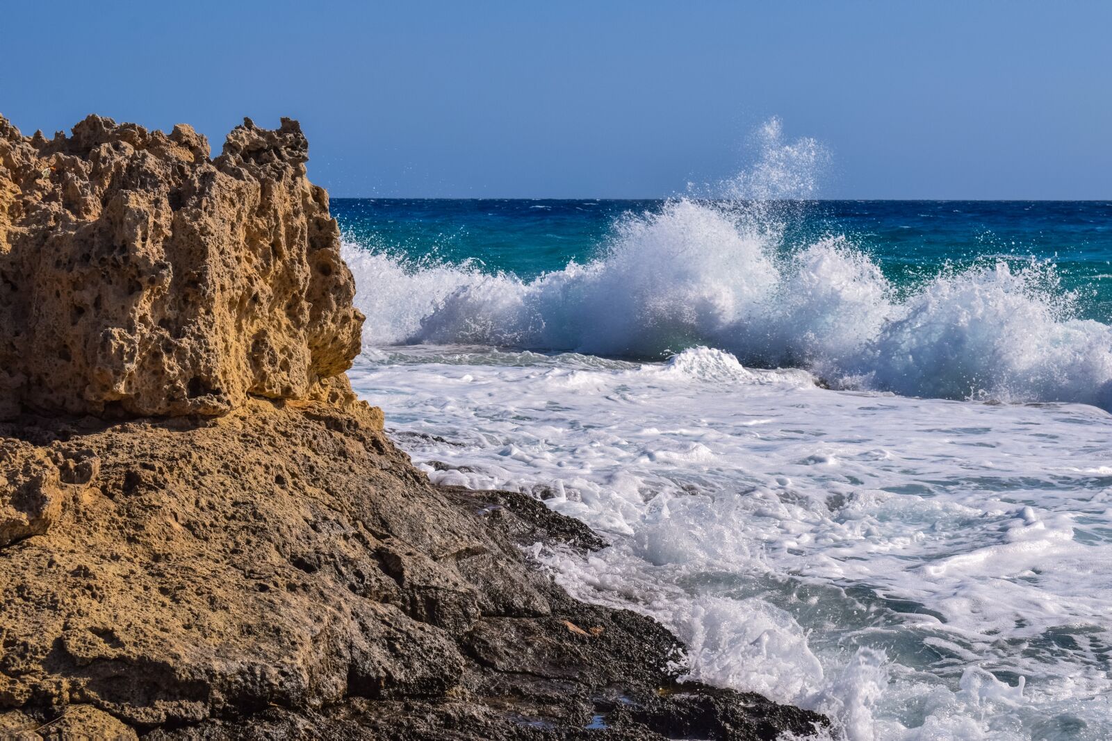 Nikon D3300 sample photo. Rocky coast, wave, crashing photography