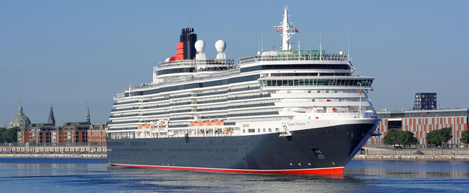 Nikon D5200 sample photo. Cruise ship, ship, shipping photography