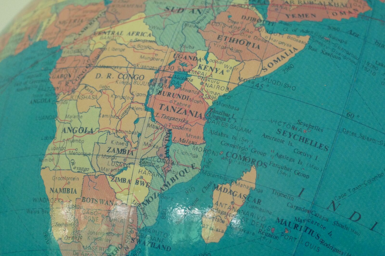 Panasonic Lumix DMC-FZ1000 sample photo. Globe, map, africa photography