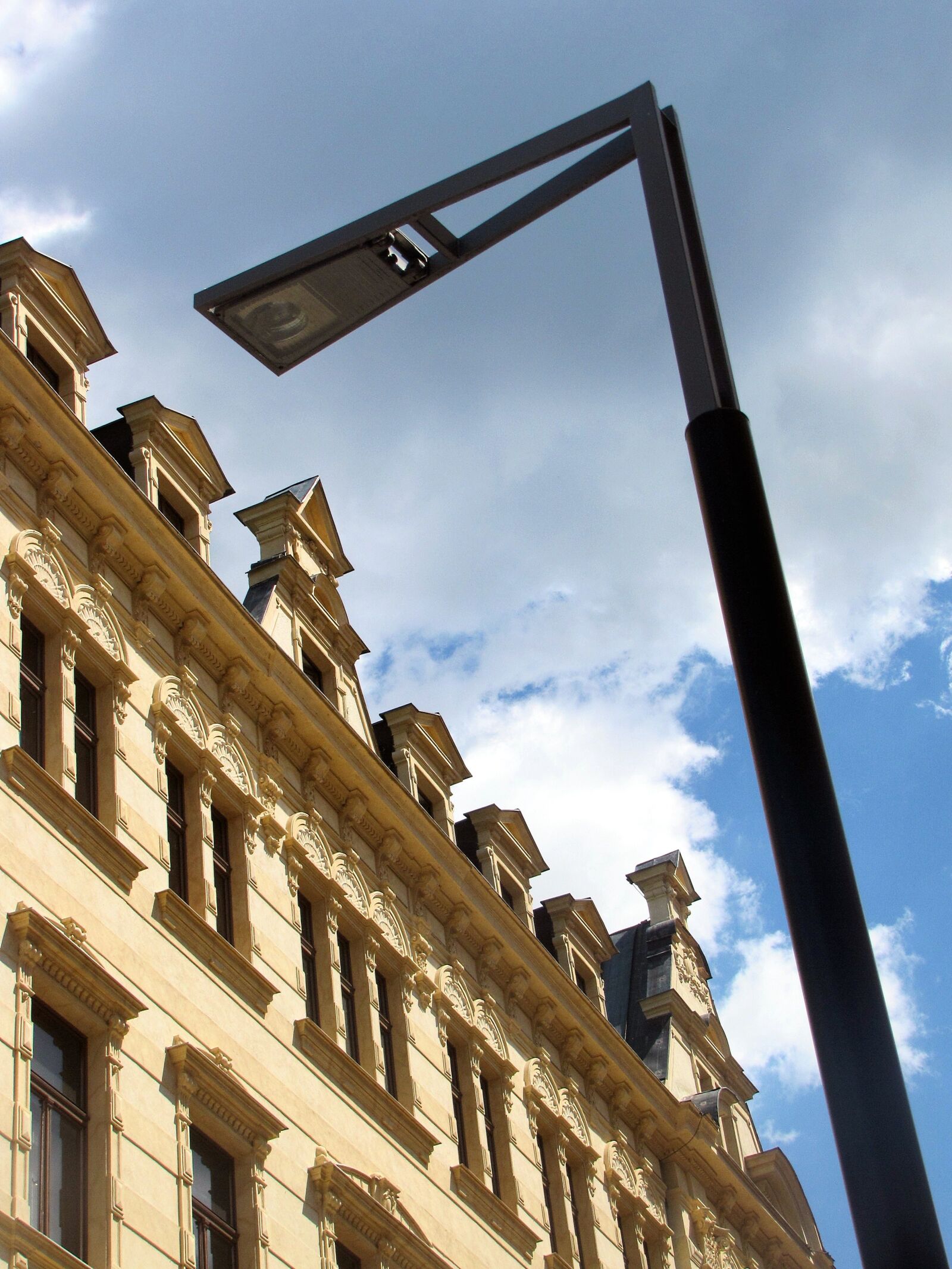 Canon PowerShot SX10 IS sample photo. Street facades, street light photography