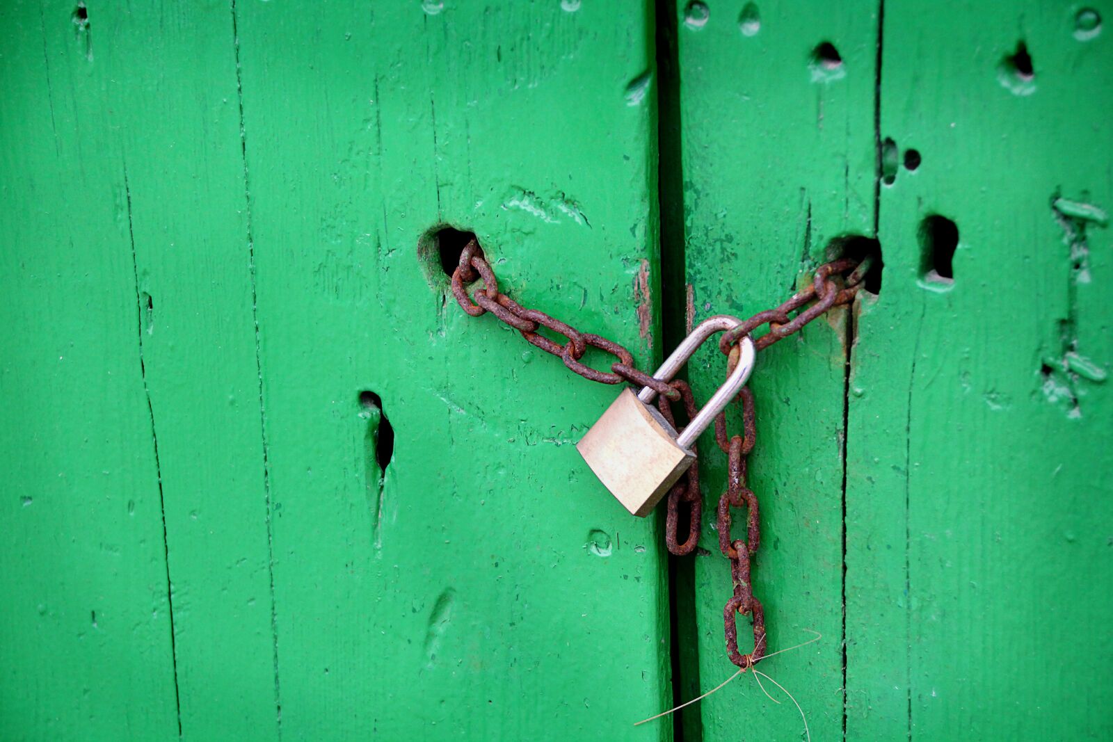 Canon EOS 550D (EOS Rebel T2i / EOS Kiss X4) sample photo. Castle, padlock, chain photography
