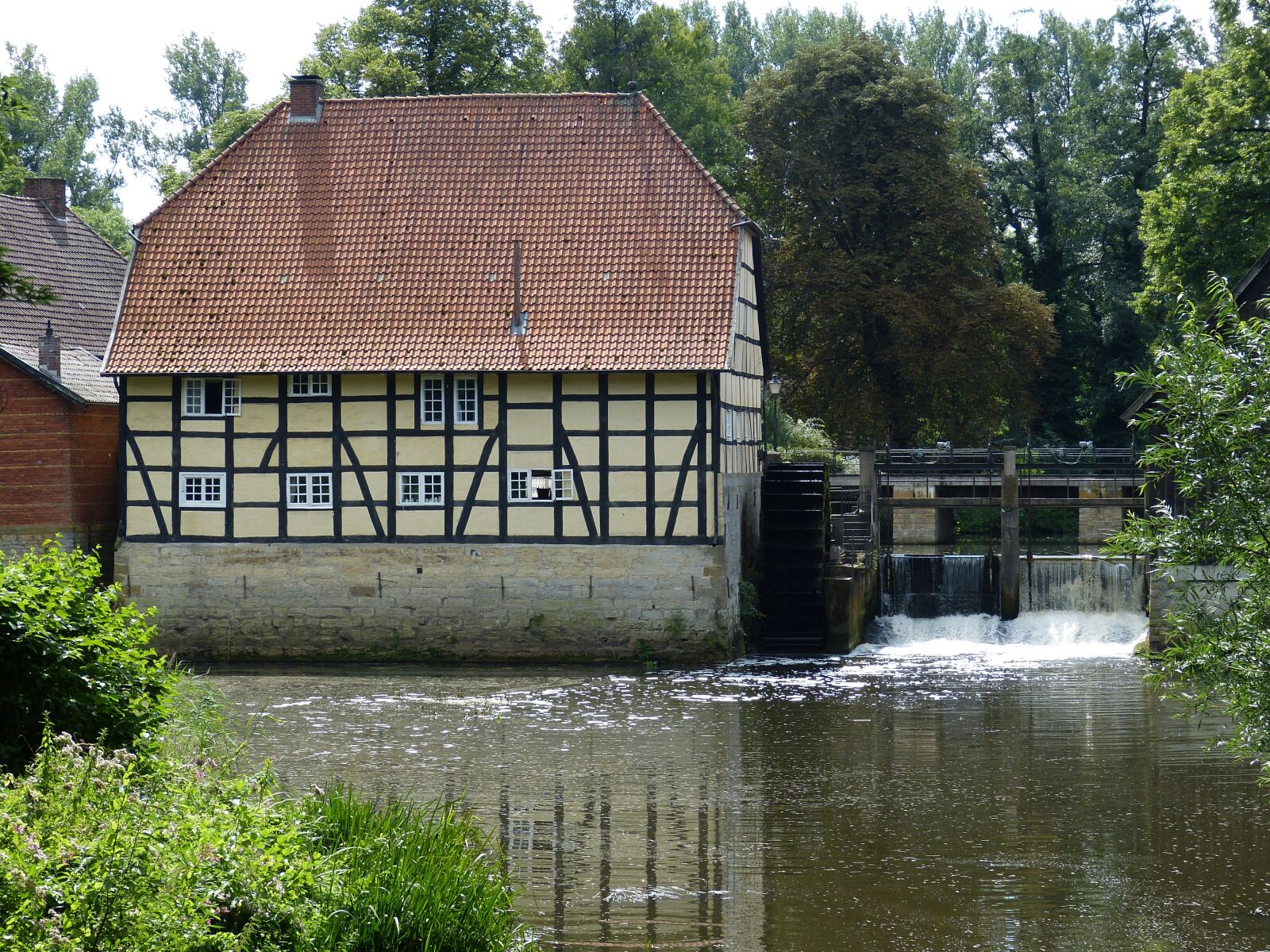 Panasonic Lumix DMC-FZ150 sample photo. Mill, water mill, waterwheel photography