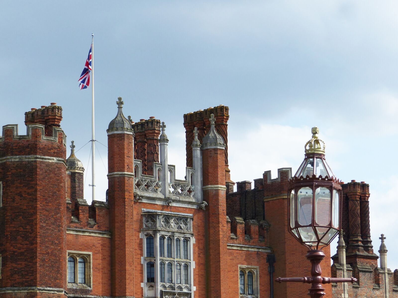 Panasonic Lumix DMC-FZ200 sample photo. Hampton, court, palace photography