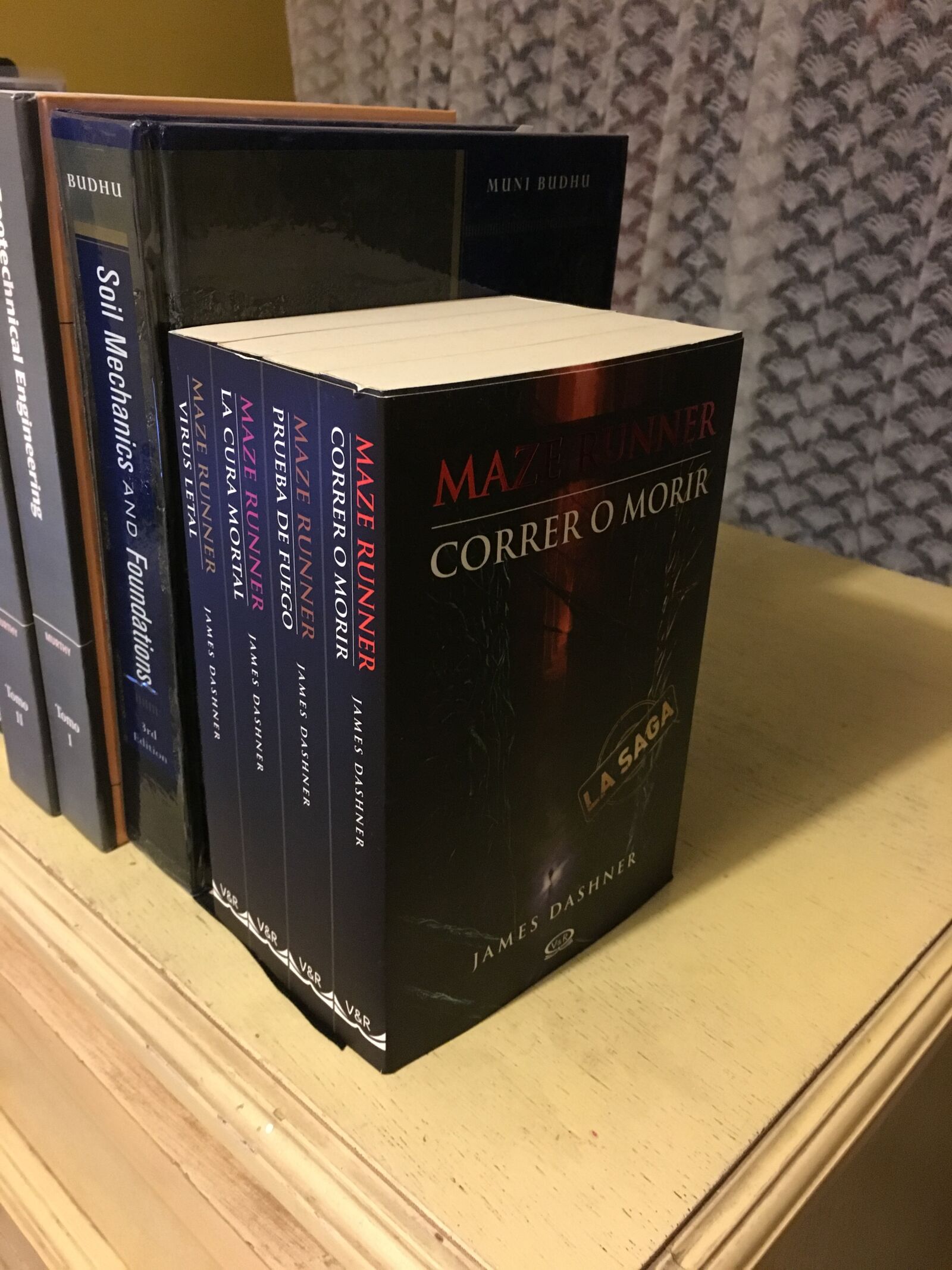 Apple iPhone 6s sample photo. Libros, fantasía, lectura photography