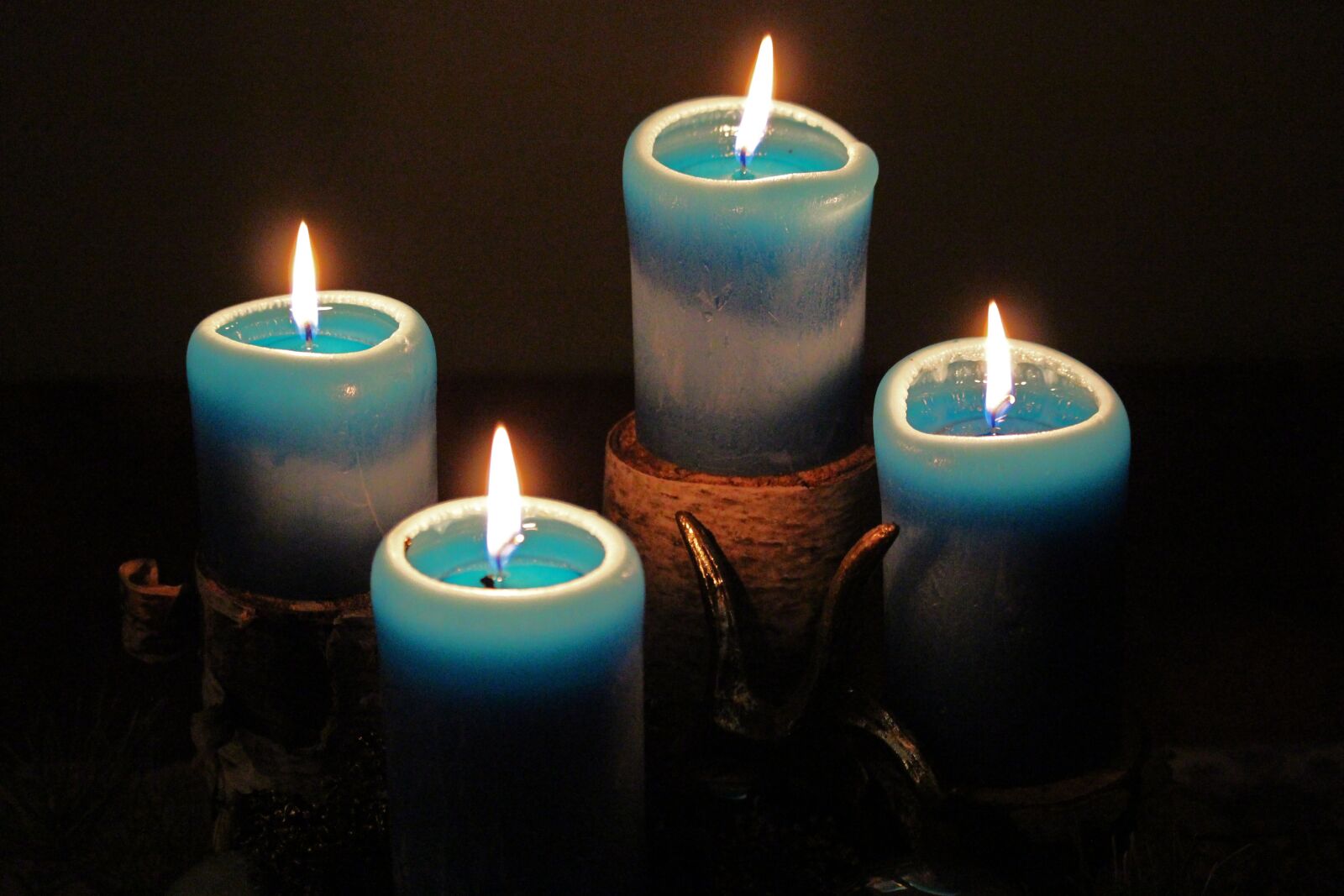 Canon EF-S 55-250mm F4-5.6 IS STM sample photo. Candles, candlelight, light photography