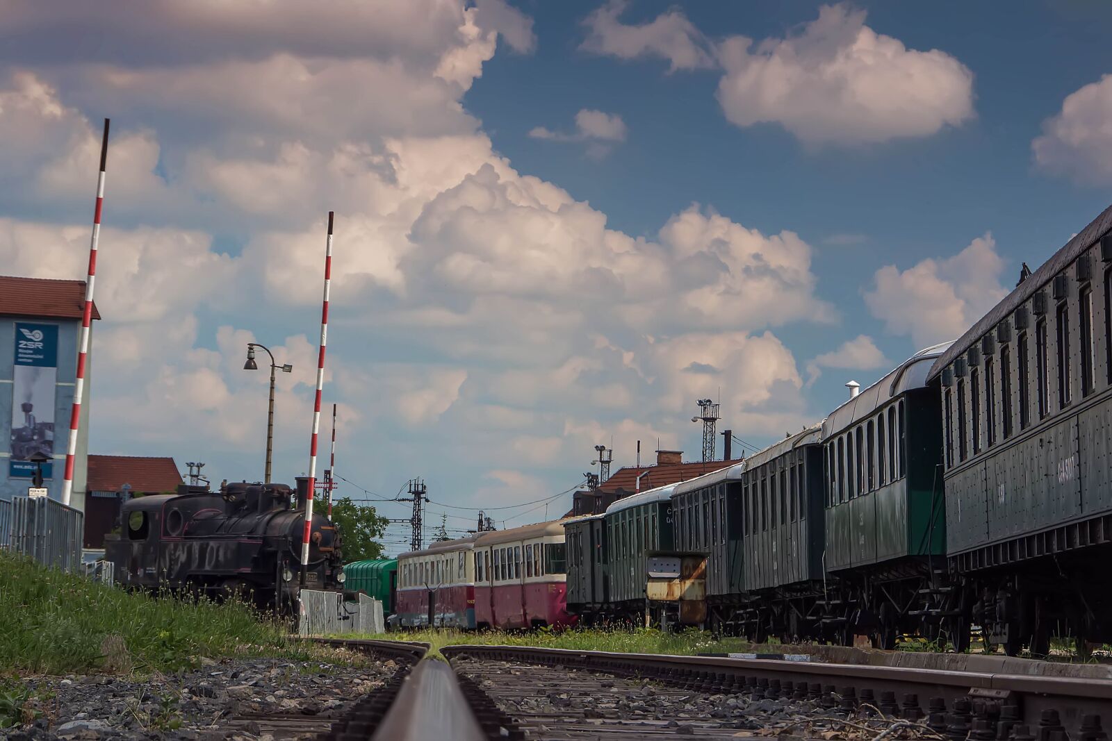 Canon EOS 600D (Rebel EOS T3i / EOS Kiss X5) sample photo. Train, wagons, the historical photography