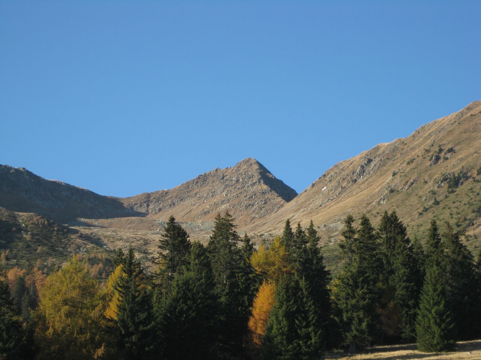 Canon PowerShot SD1100 IS (Digital IXUS 80 IS / IXY Digital 20 IS) sample photo. Italy, landscape, sky photography