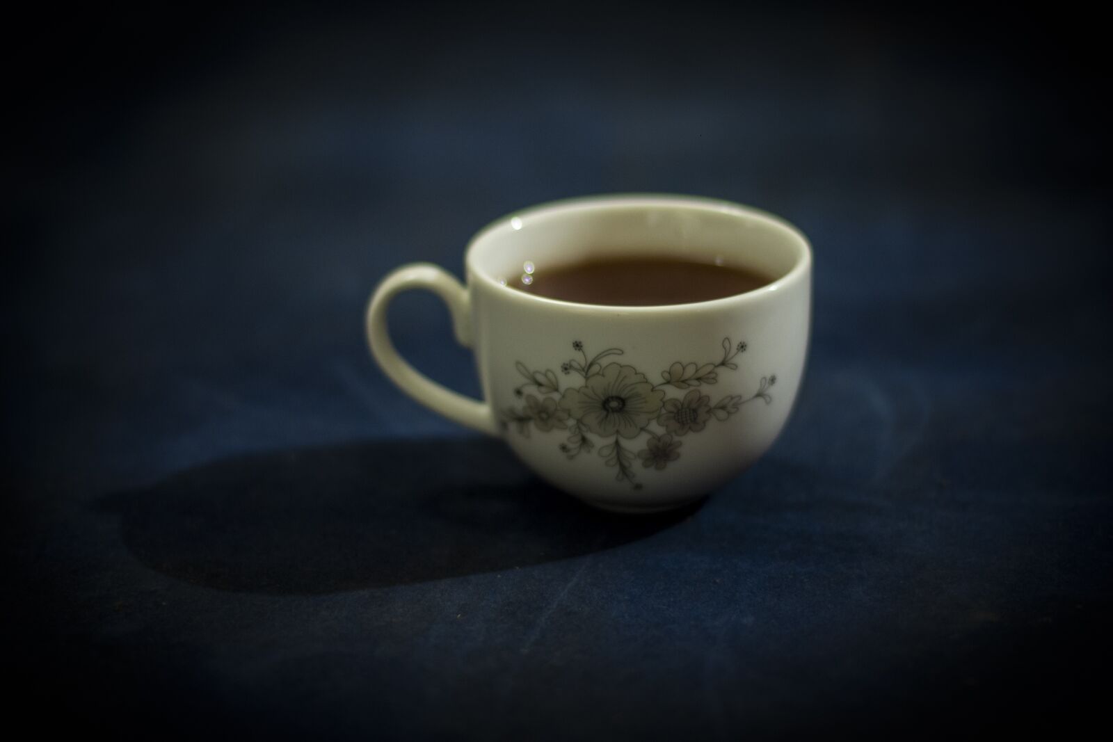Canon EOS 60D + Canon EF 50mm F1.4 USM sample photo. Tea, tea cup, coffee photography