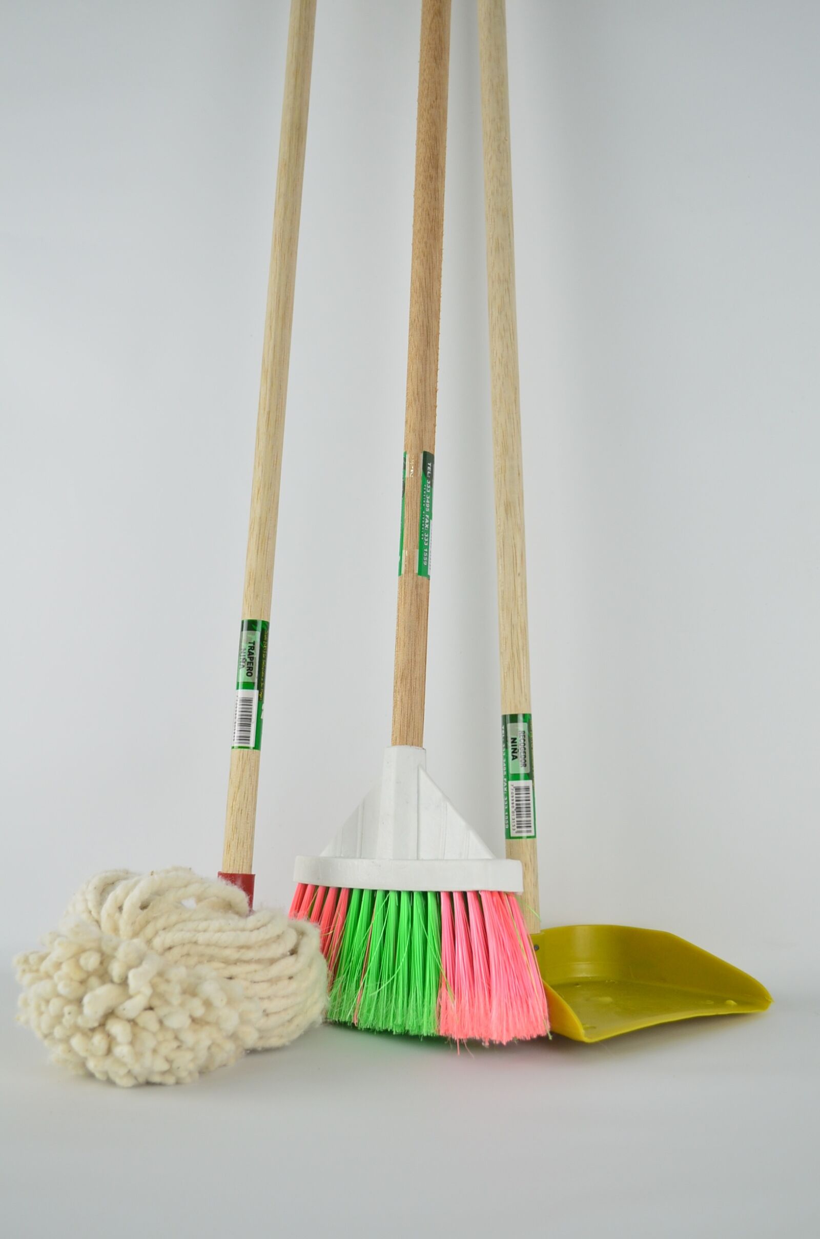 Nikon D5100 sample photo. Broom, ragpicker, mop photography