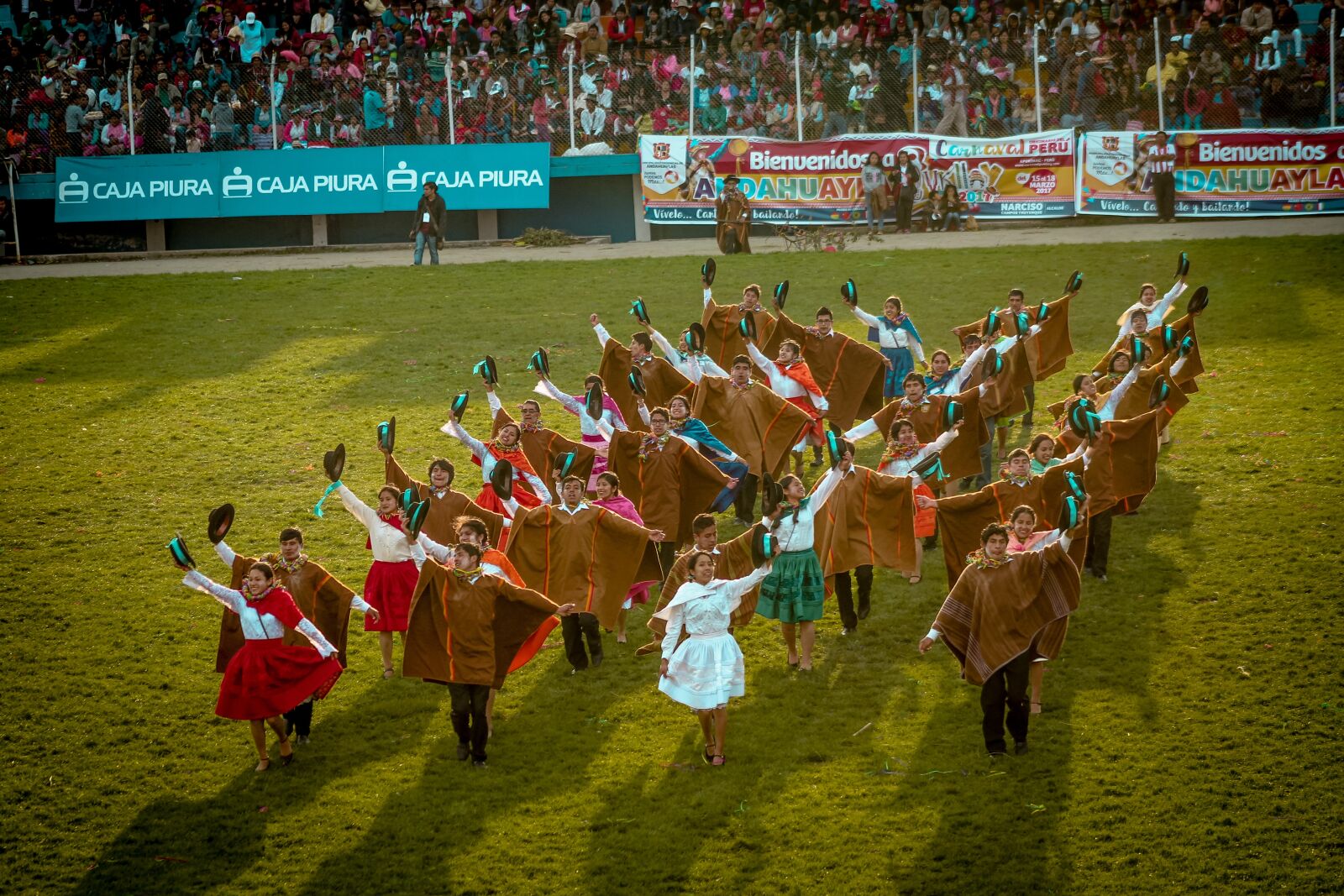 Canon EF 75-300mm f/4-5.6 USM sample photo. Carnaval abanquino peruvian, culture photography