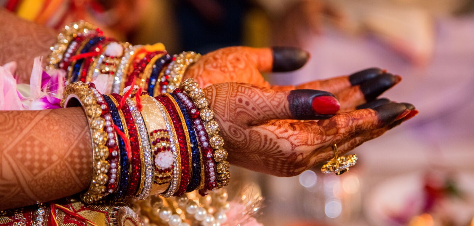 Canon EOS 6D + Canon EF 24-105mm F4L IS USM sample photo. Wedding, marriage, hand painting photography