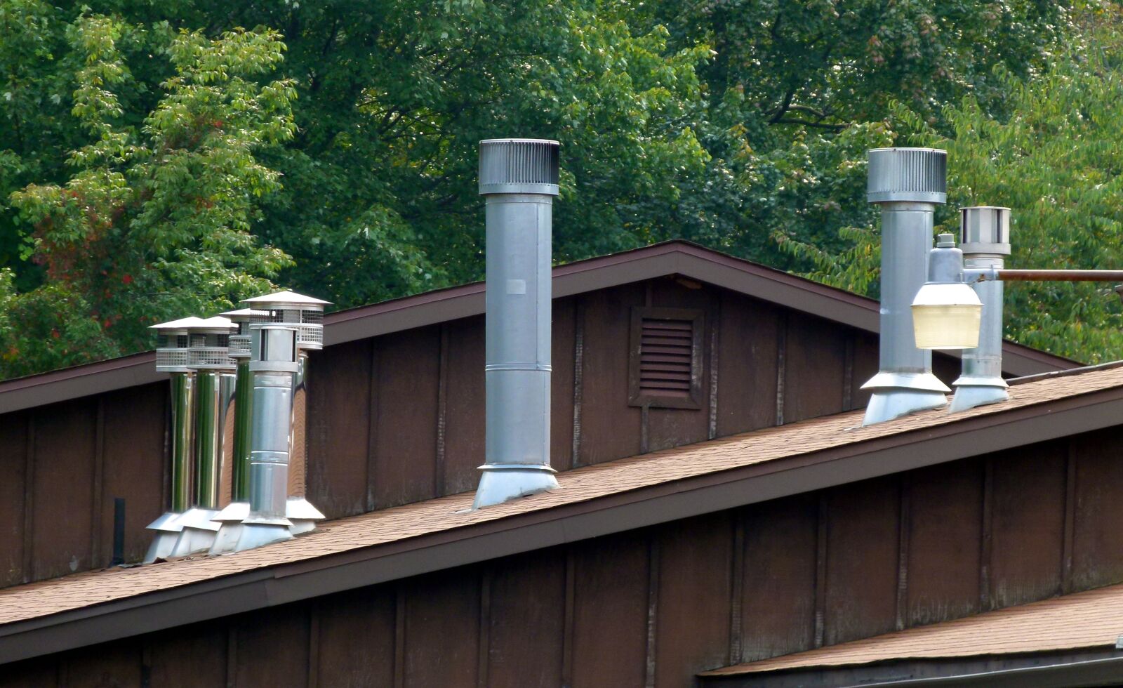 Panasonic Lumix DMC-FZ100 sample photo. Chimney, small, roof photography