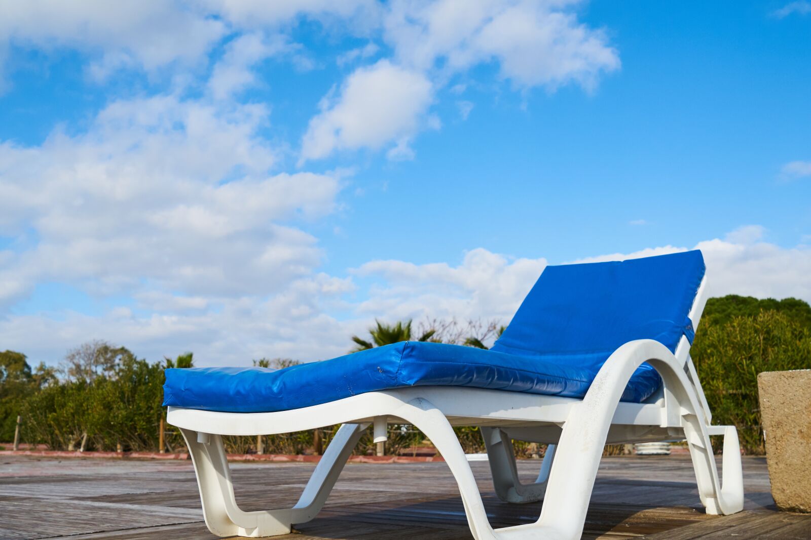 Sony a7R II sample photo. Sunbeds, holiday, blue photography