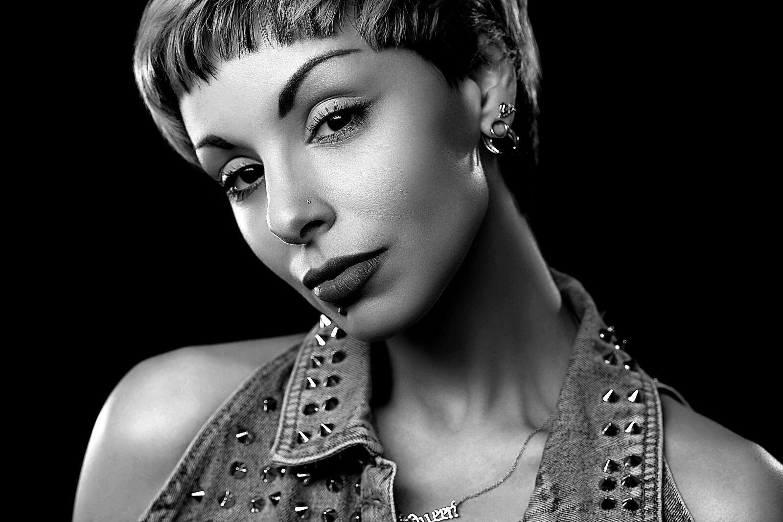 Canon EOS 5D Mark II sample photo. Portrait, photography, monochrome photography