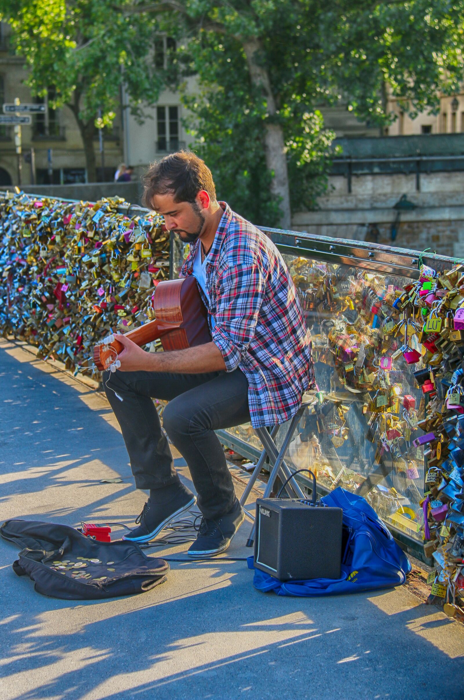 Canon EOS 70D sample photo. Guitarist, singer, street photography