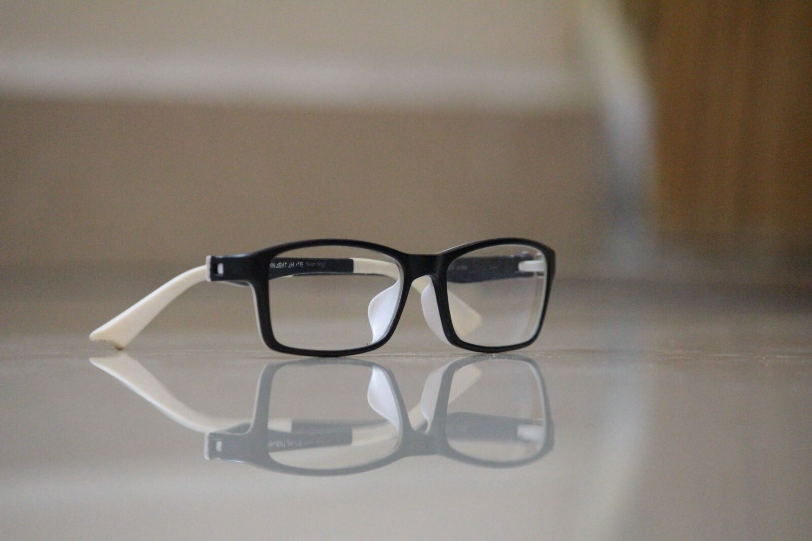 Canon EOS 700D (EOS Rebel T5i / EOS Kiss X7i) sample photo. Spec, glass, reflection photography