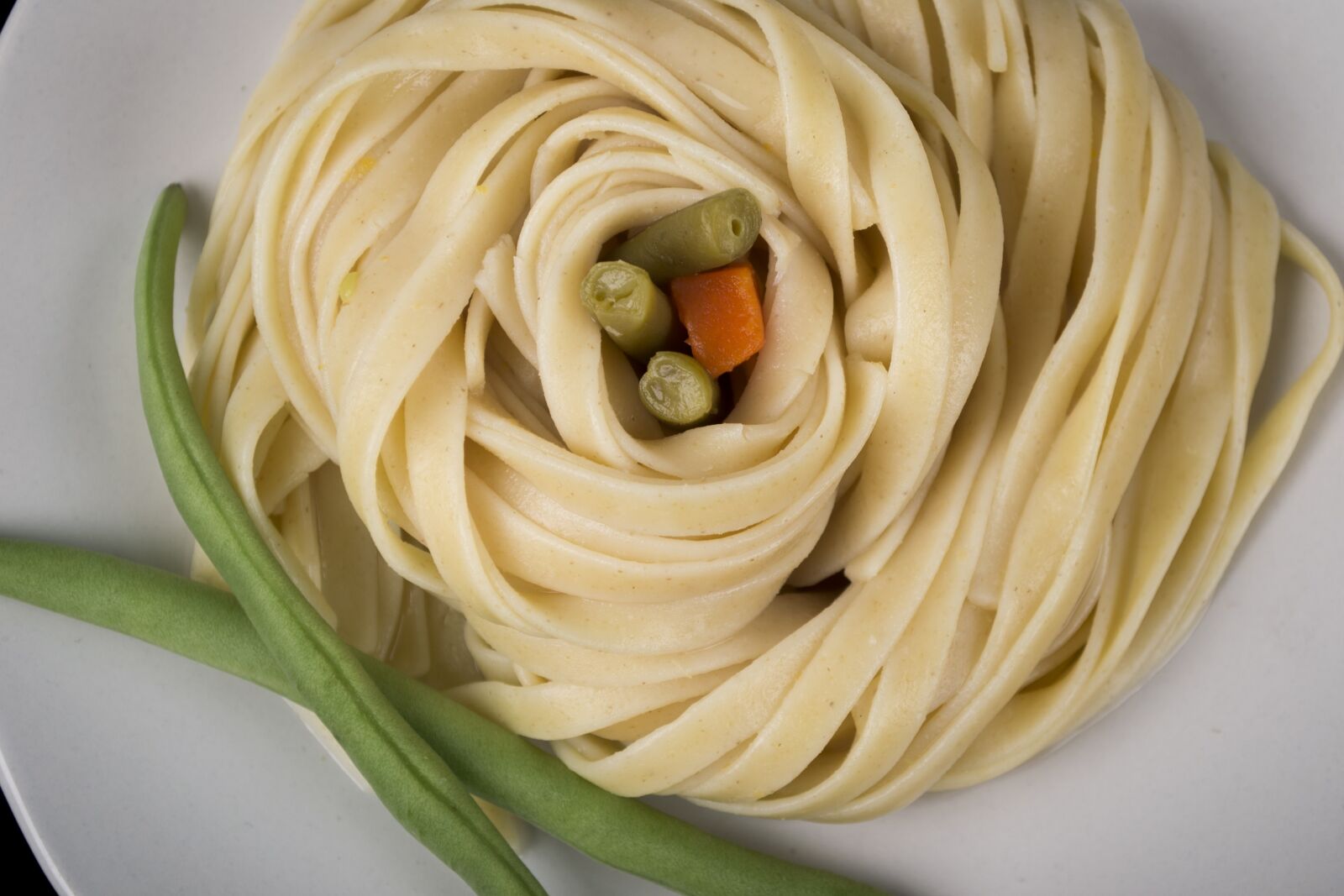 Nikon D3100 sample photo. Spaghetti, asparagus, carrot photography