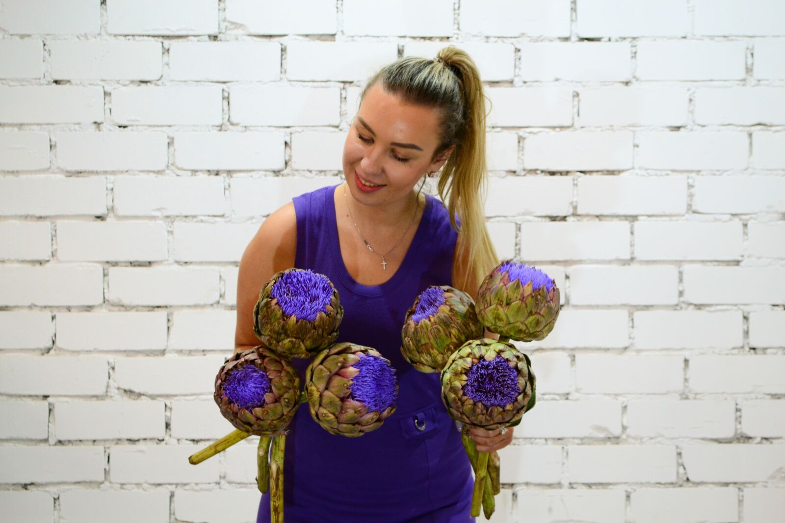 Nikon D3100 sample photo. Girl, artichoke, loft photography