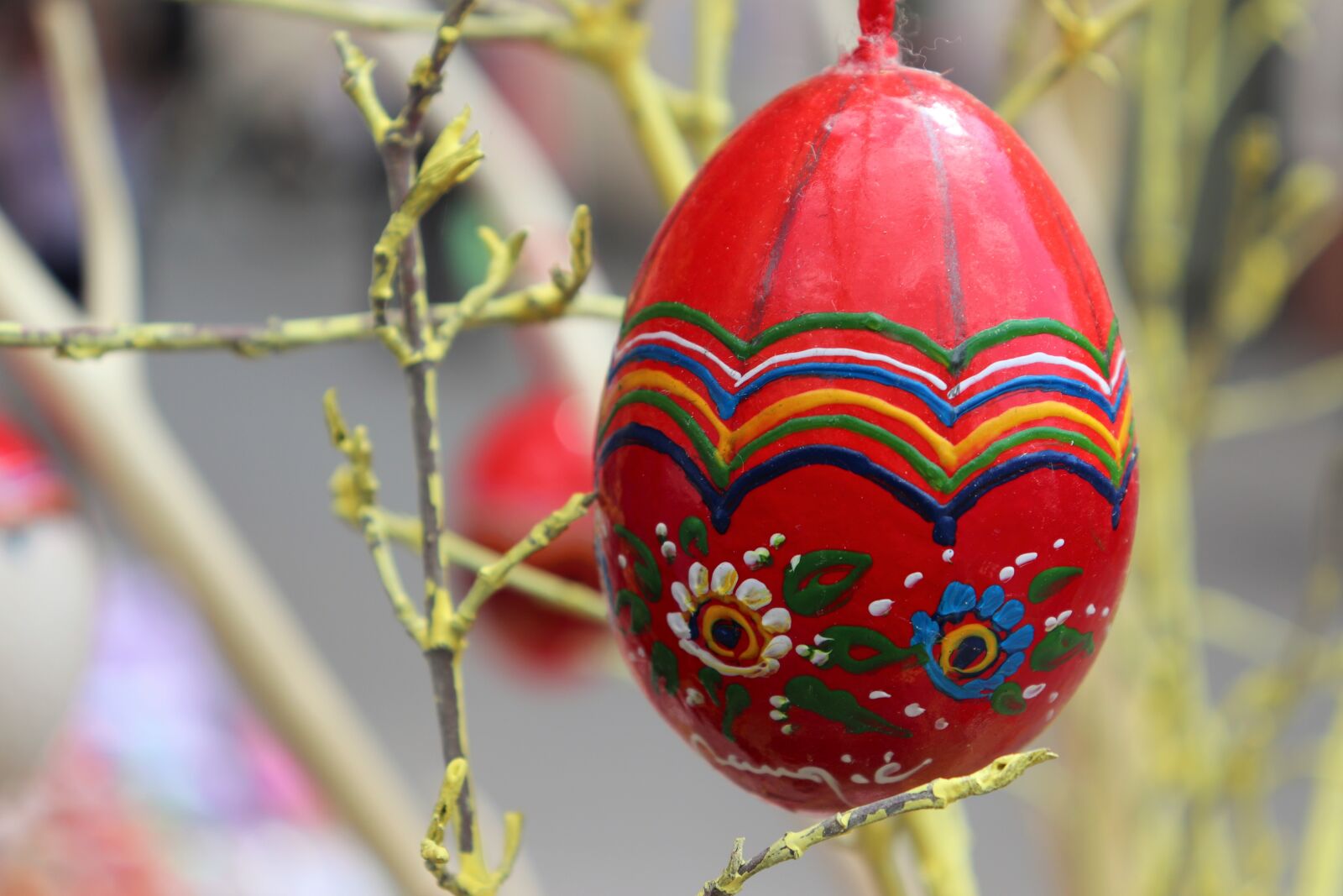 Canon EOS 200D (EOS Rebel SL2 / EOS Kiss X9) sample photo. Easter eggs, colorful, decoration photography