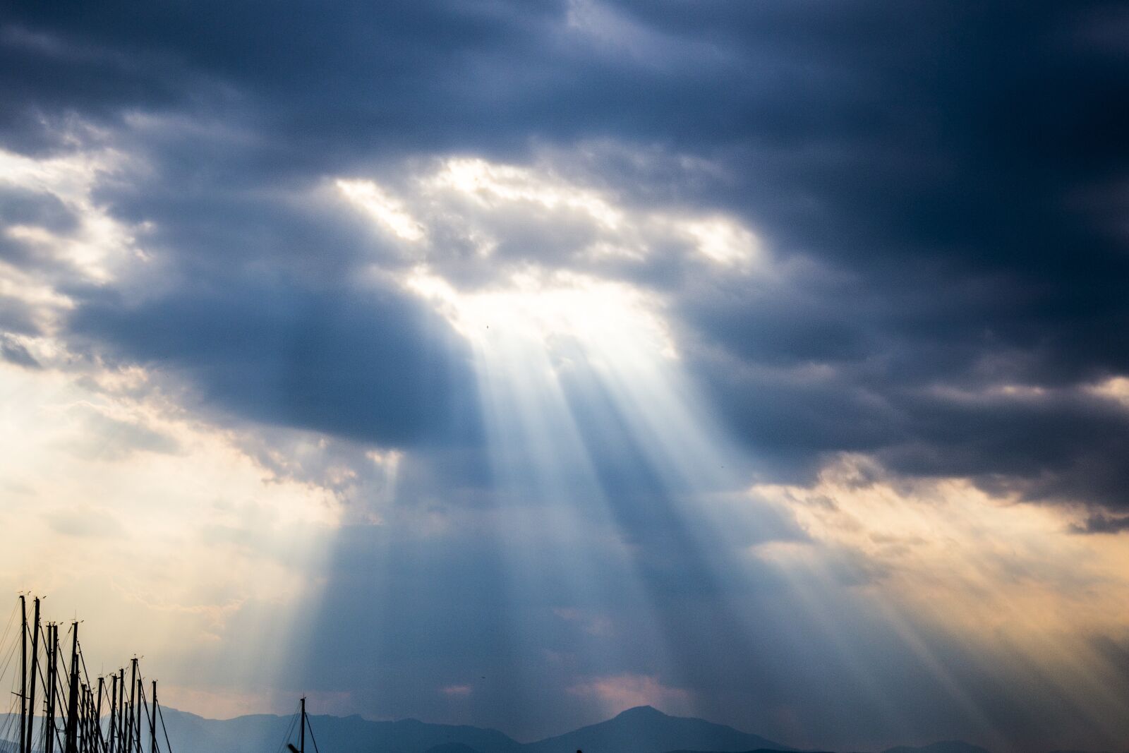 Canon EOS 6D + Canon EF 24-105mm F4L IS USM sample photo. Clouds, sun, sunrise photography