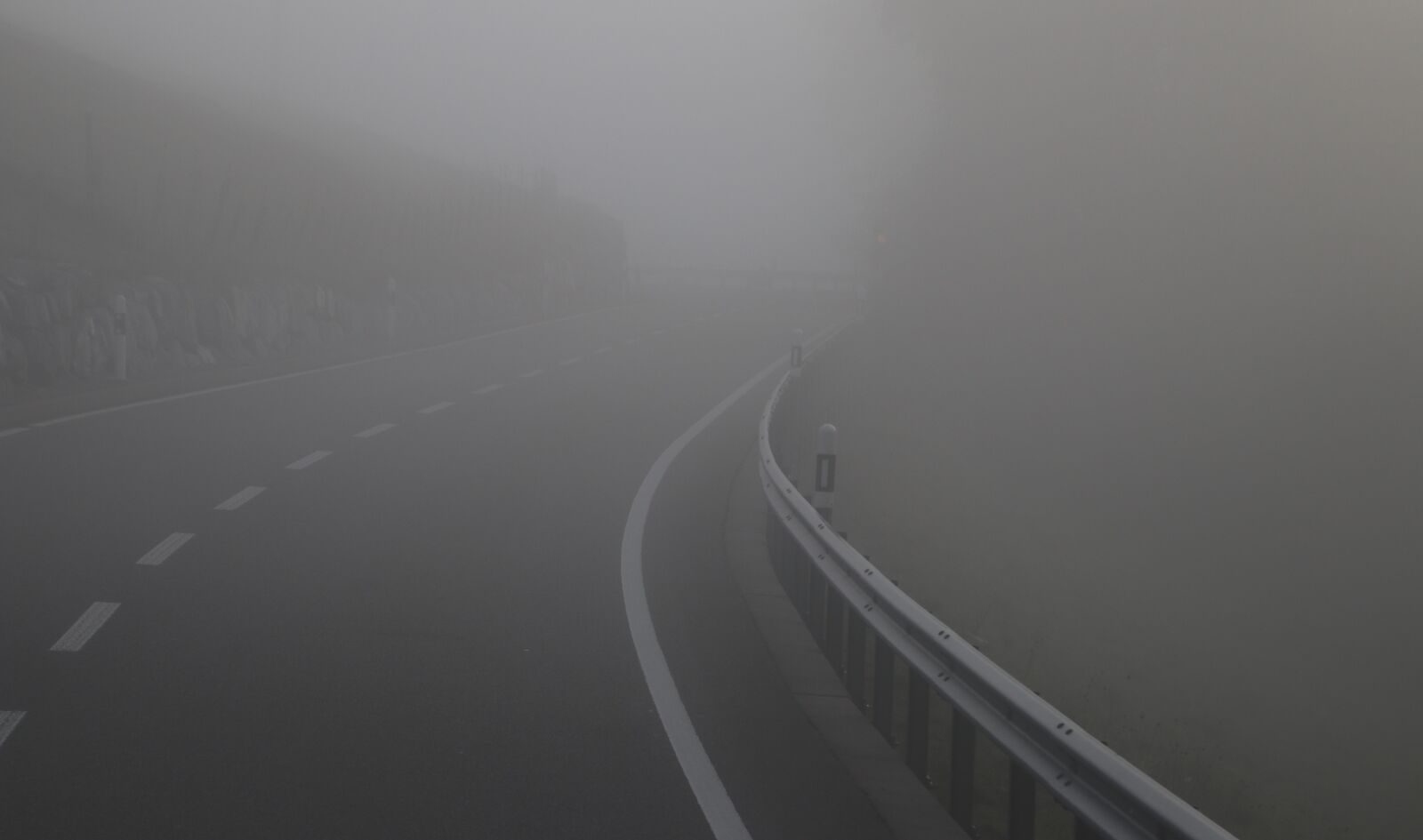 Canon EOS 80D sample photo. The fog, dawn, highway photography