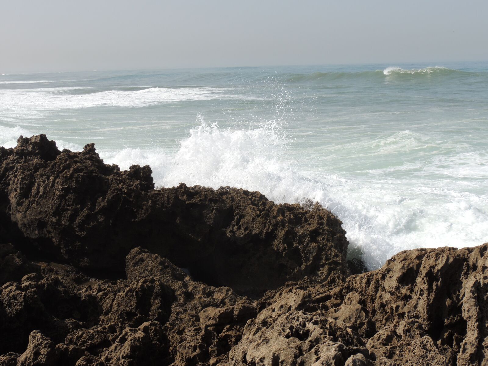 Nikon Coolpix P510 sample photo. Ocean, rocks, wave photography