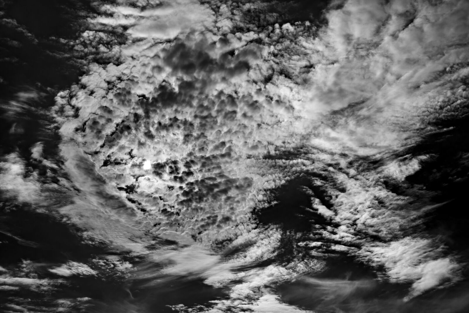 Sony a6300 + Sigma 30mm F2.8 EX DN sample photo. Black white, clouds, sky photography