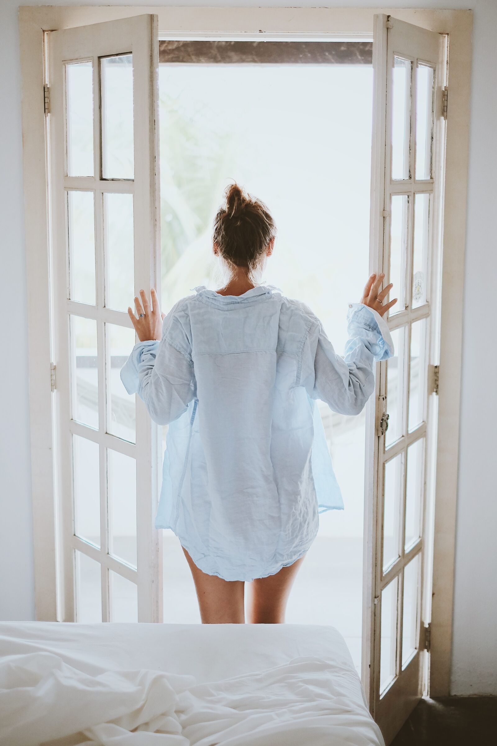 Fujifilm X-T1 + Fujifilm XF 35mm F1.4 R sample photo. Morning, bedroom, bed photography
