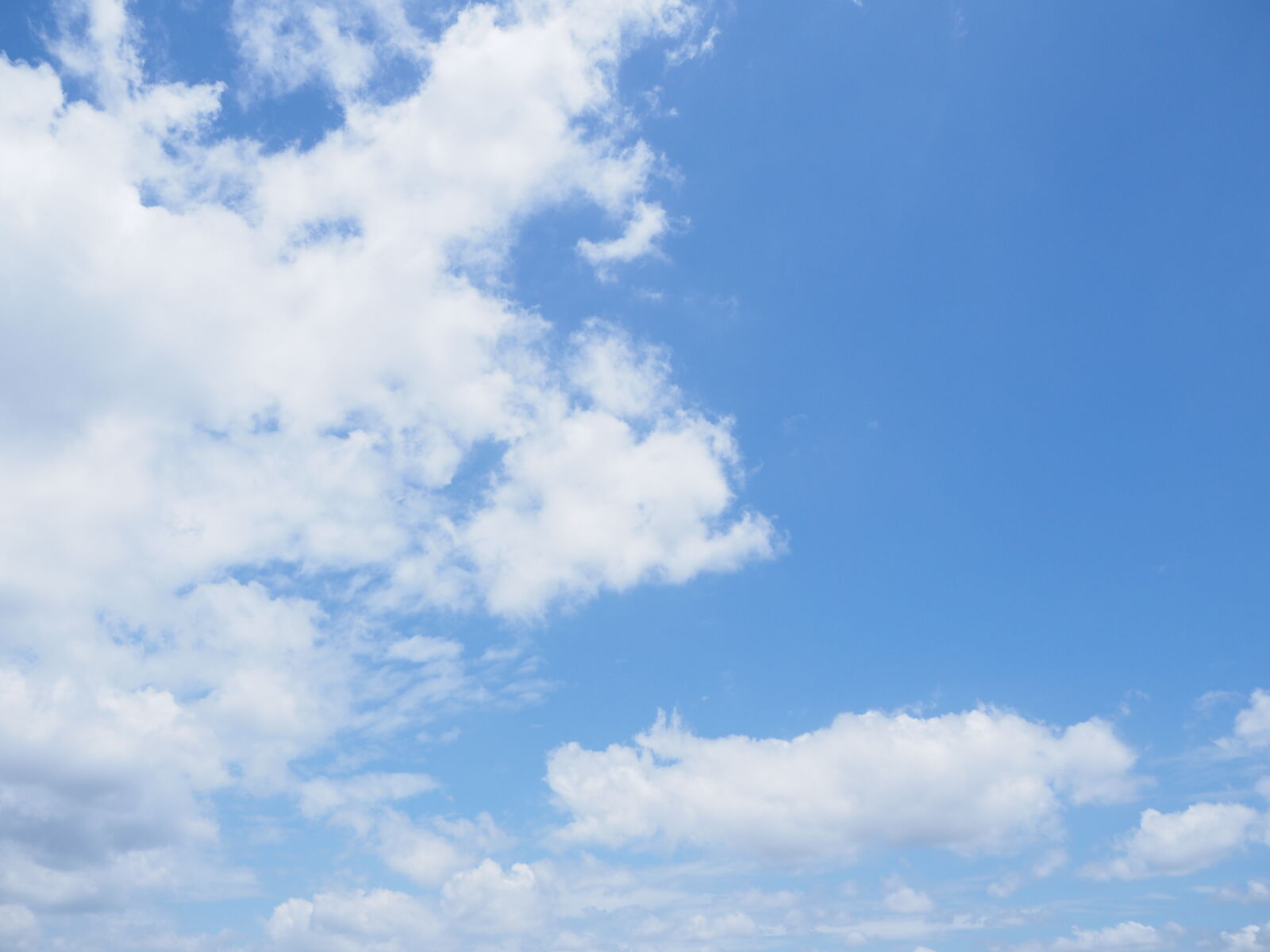 Olympus OM-D E-M10 II sample photo. Blue, blue, sky, clouds photography