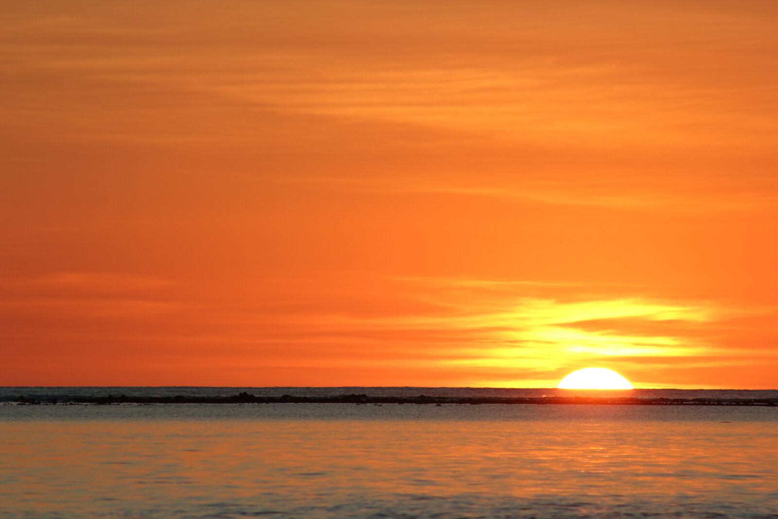 Canon EOS 550D (EOS Rebel T2i / EOS Kiss X4) sample photo. Sun, sunset, reflection photography
