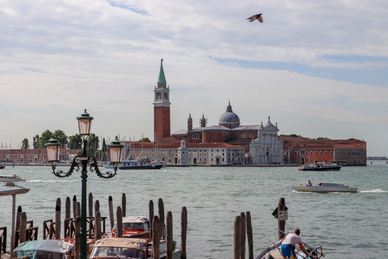 Canon EOS 200D (EOS Rebel SL2 / EOS Kiss X9) sample photo. Italy, venice, channel photography