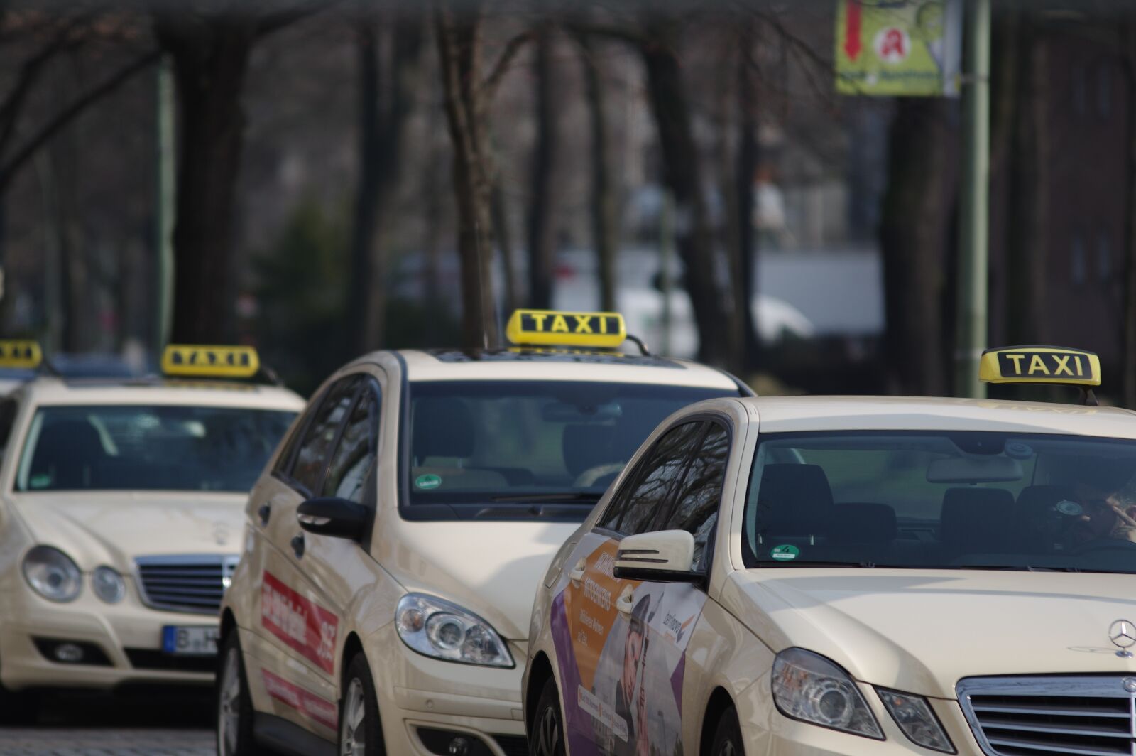 Pentax K-3 sample photo. Taxi, taxe, taxi stand photography